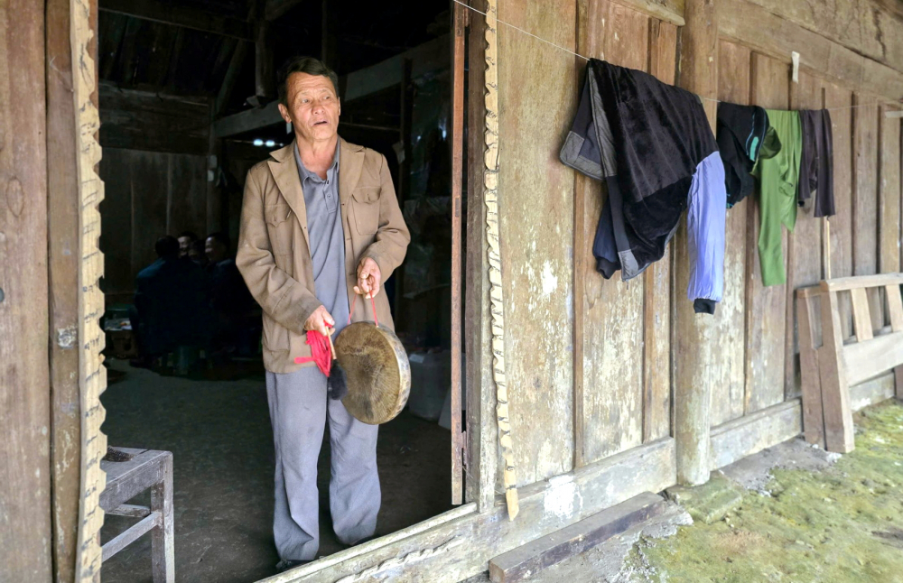 Làm vía báo hiếu - cách con cháu bày tỏ lòng biết ơn đấng sinh thành Ông Lầu Giống Hùa tổ chức hội chọi bò để góp vui trong ngày làm vía