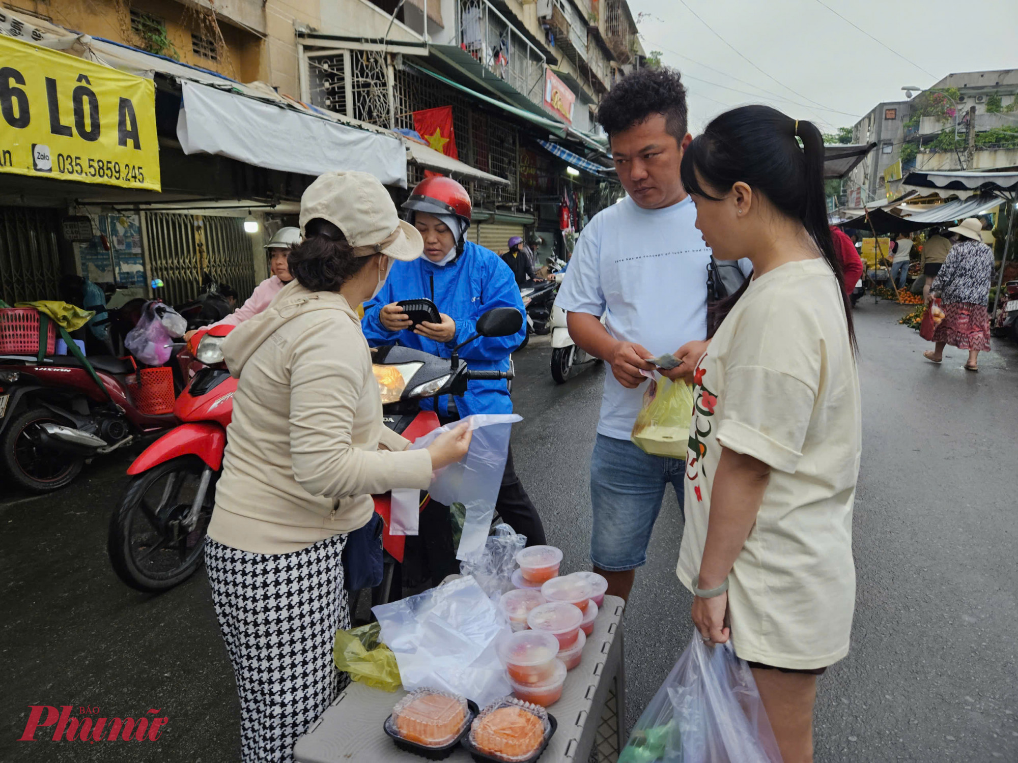 Xôi chè được bán ở mức 30.000 đồng/phần.