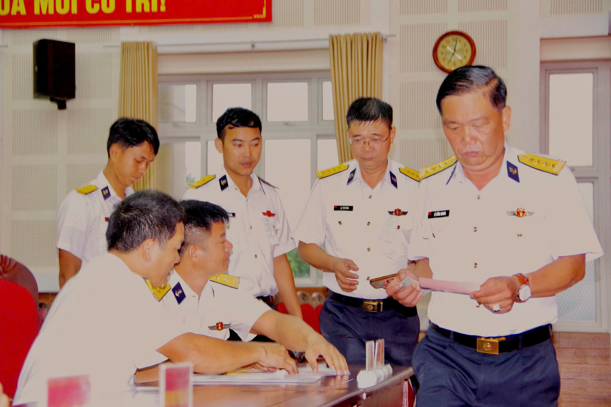 Các lực lượng đang làm nhiệm vụ tham gia bầu cử sớm 