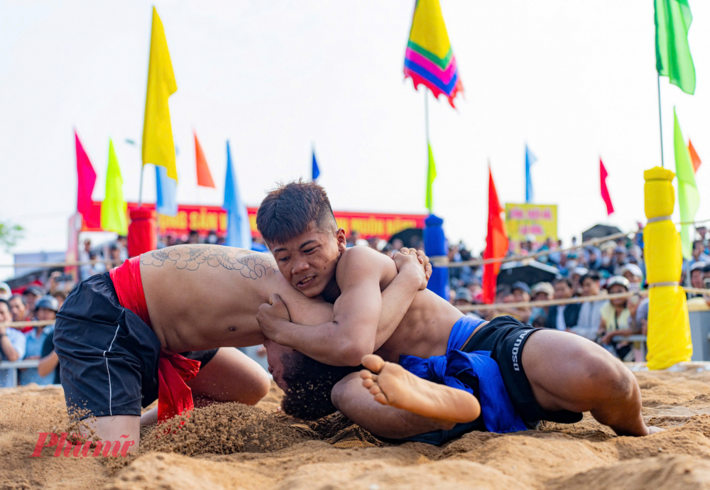 Từ thuở ban đầu, hội vật được tổ chức nhằm mục đích giải trí trong những ngày đầu xuân và tuyển chọn võ sĩ khỏe mạnh cho triều đình. 