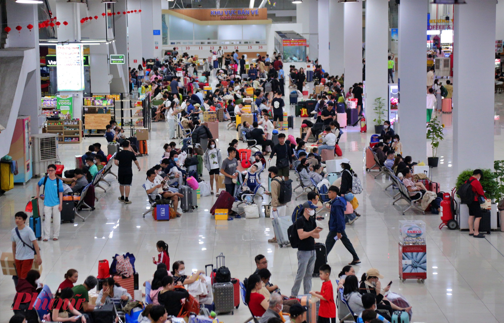 Bến xe Miền Đông mới đông đúc khách dịp Tết Bính Ngọ 2026 - Ảnh: TQ