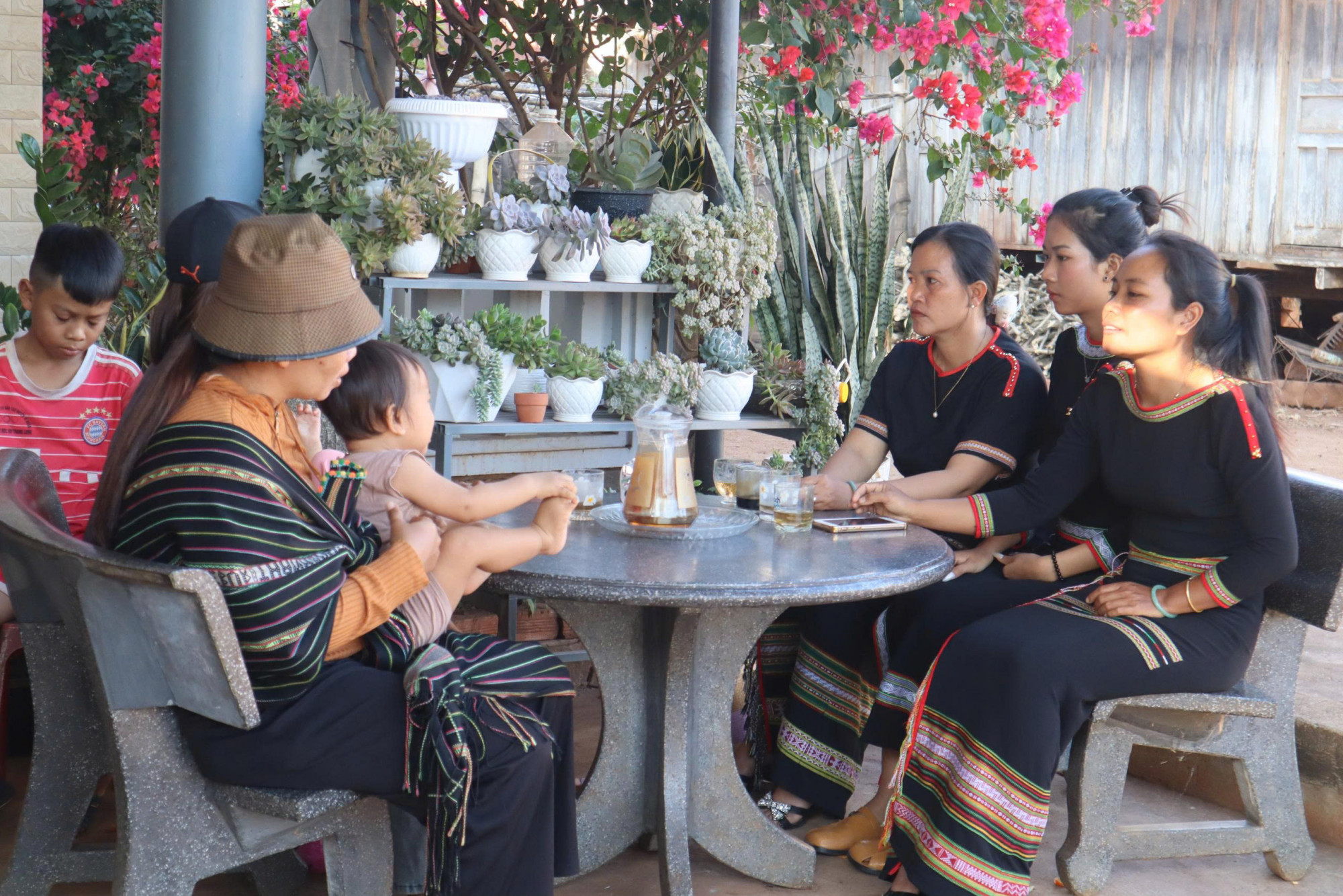 Các địa phương đẩy mạnh công tác tuyên truyền về bầu cử - ảnh: H.T