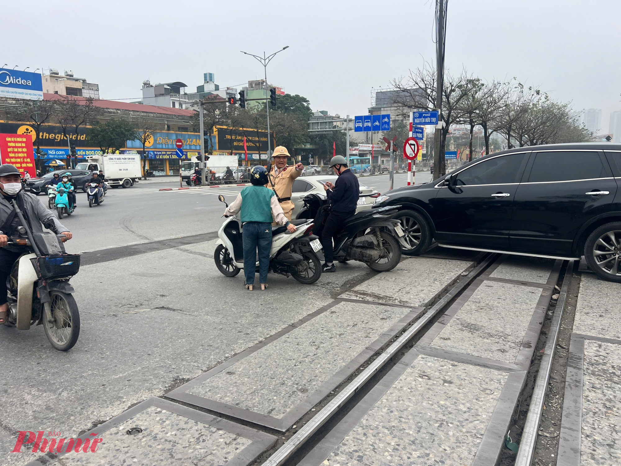 Nhiều trường hợp điều khiển xe máy vi phạm bị phát hiện, xử lý.