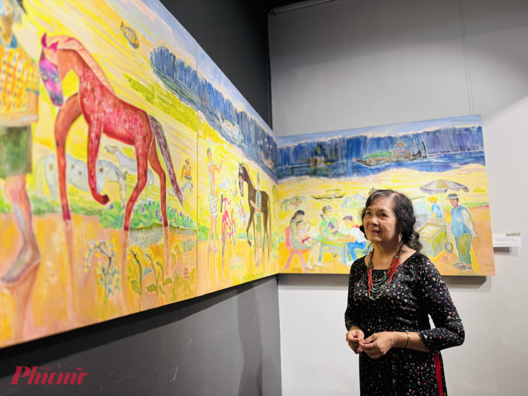 Hoạ sĩ Đặng Thị Dương và bức tranh khổ lớn về bãi tắm ngựa trong ký ức của bà