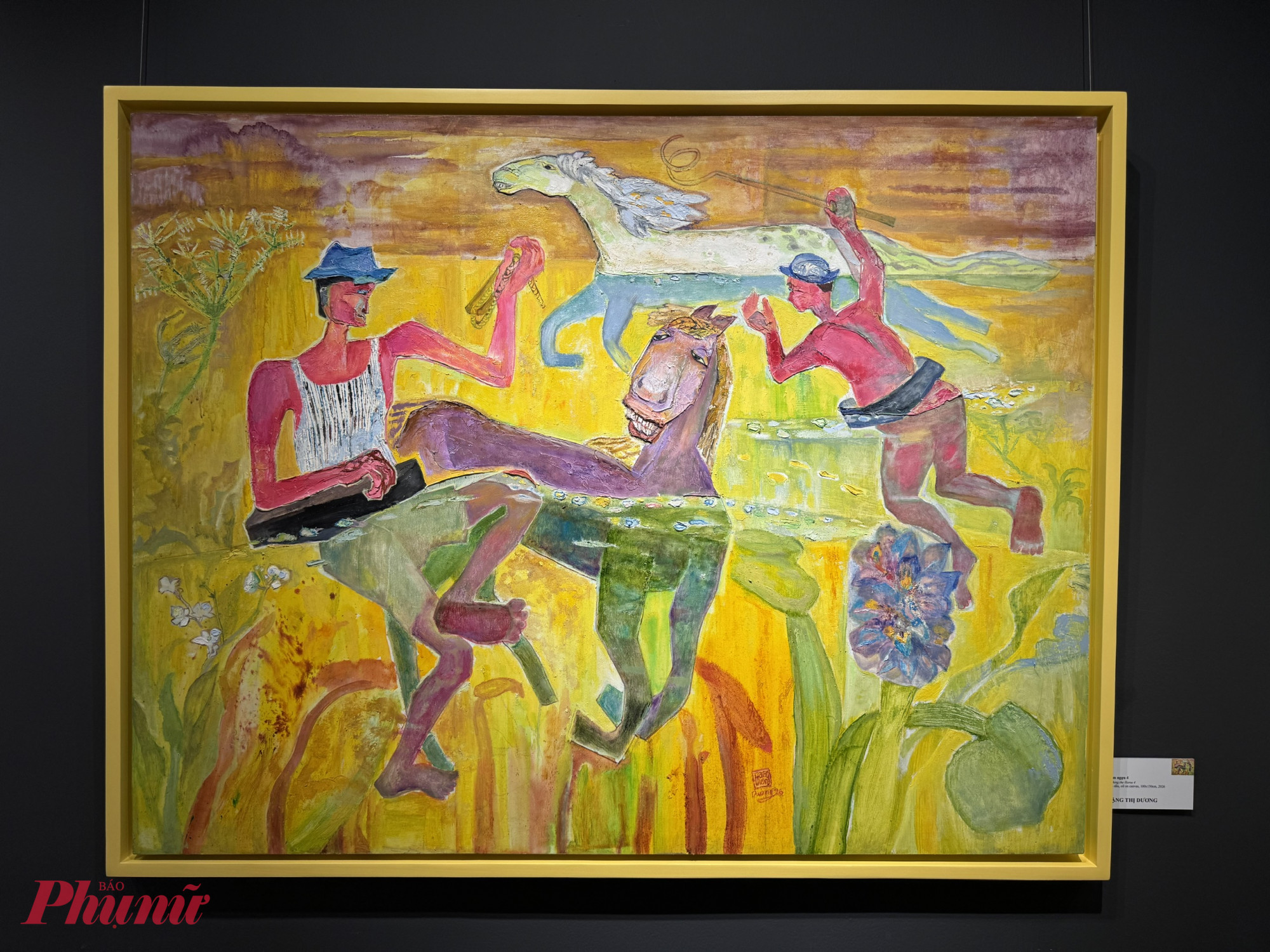 Tranh Tắm ngựa 4, vẽ bằng sơn dầu. Đây là một tác phẩm nổi bật tại triển lãm nhờ những gam màu rực rỡ. 