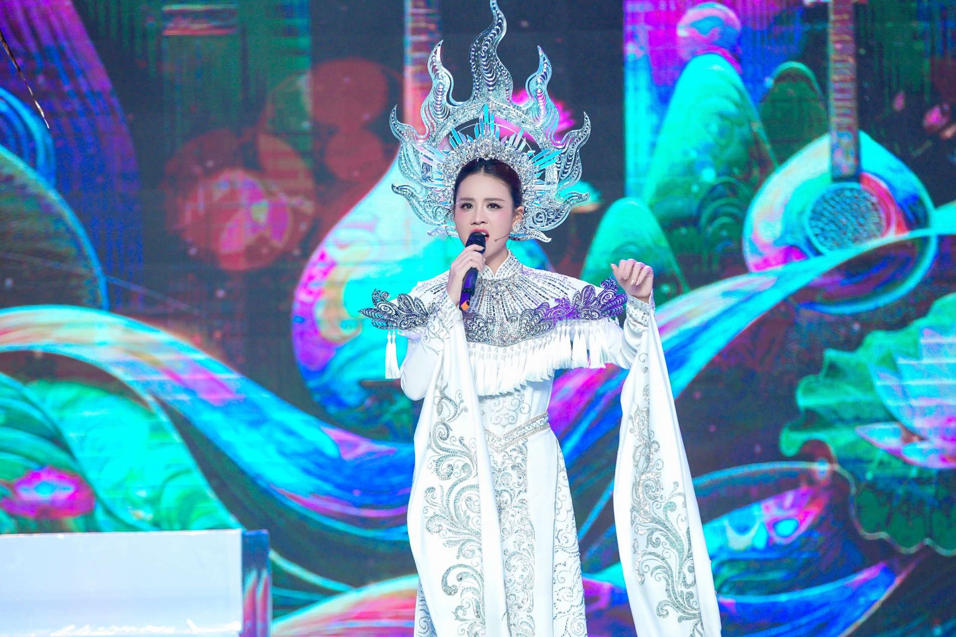 Mai Diễm My trong tiết mục Cung tơ hoà điệu ở đêm chung kết Người kể chuyện tình 