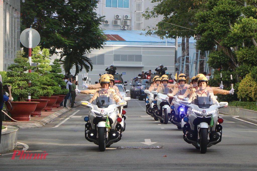Công an TPHCM triển khai đồng bộ nhiều giải pháp phòng ngừa, trấn áp tội phạm, kiểm soát không gian mạng và đảm bảo an toàn tuyệt đối cho người dân trong dịp cao điểm - Ảnh: 