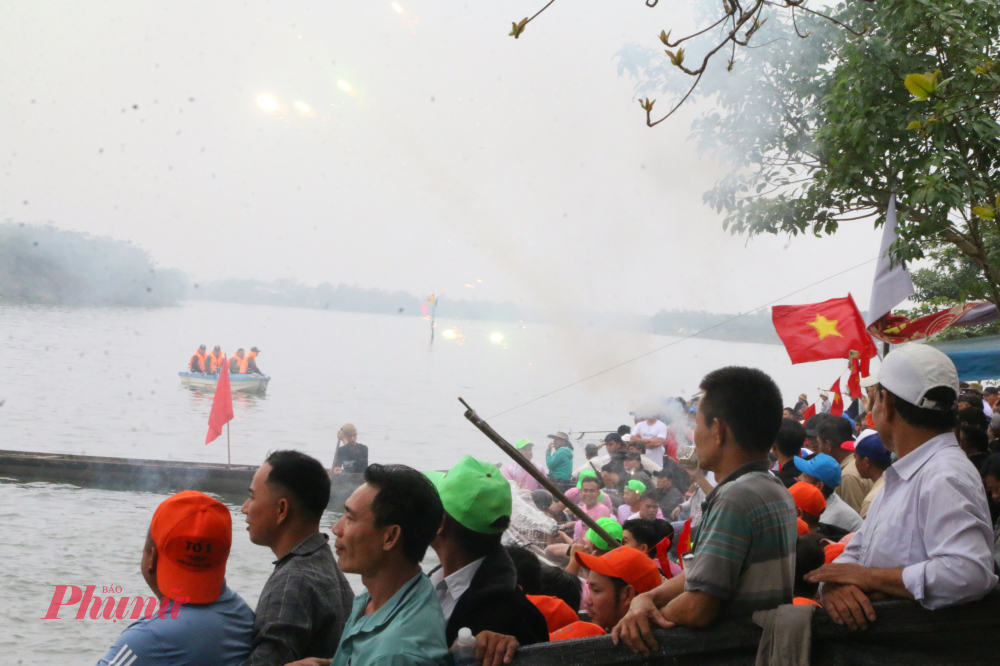 Với người dân nơi đây, đua ghe không chỉ là hoạt động thể thao đầu xuân, mà còn là dịp cộng đồng cùng sum họp, gặp gỡ, chia sẻ niềm vui và gửi gắm những ước vọng bình an cho năm mới.