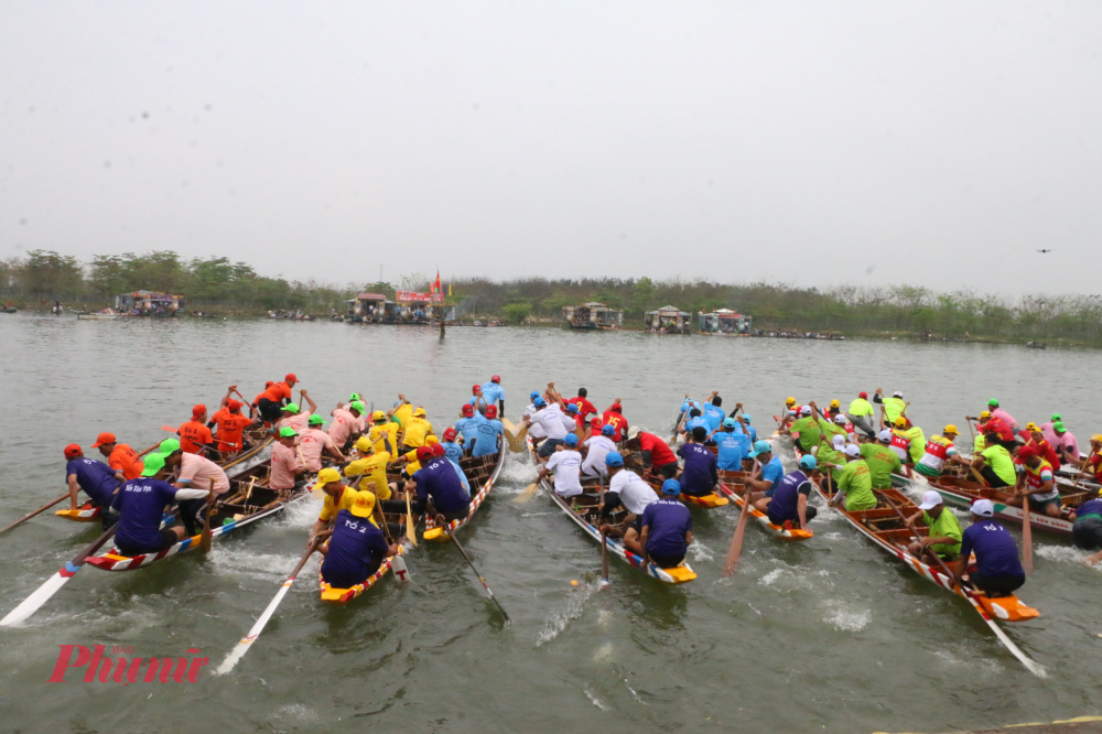 Ngày 278/2 (nhằm ngày 11 tháng Giêng năm Bính Ngọ), Hội đồng Làng Triều Sơn Đông phối hợp cùng tổ dân phố (TDP) Triều Sơn Đông, phường  Hóa Châu, TP Huế ổ chức Lễ hội đua ghe truyền thống trên sông Hương đoạn qua đình làng Triều Sơn Đông 
