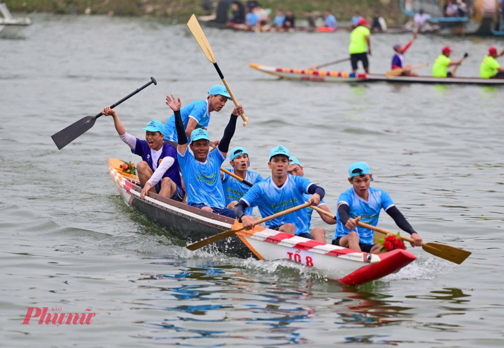 Ghe xóm 8 đạt giải nhất Giải đua ghe truyền thống làng Triều Sơn Đông 