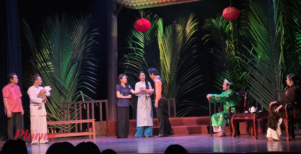 Giấc mộng đêm xuân có sự góp mặt của 2 nghệ sĩ nhân dân, 4 chuông vàng, 1 chuông bạc...