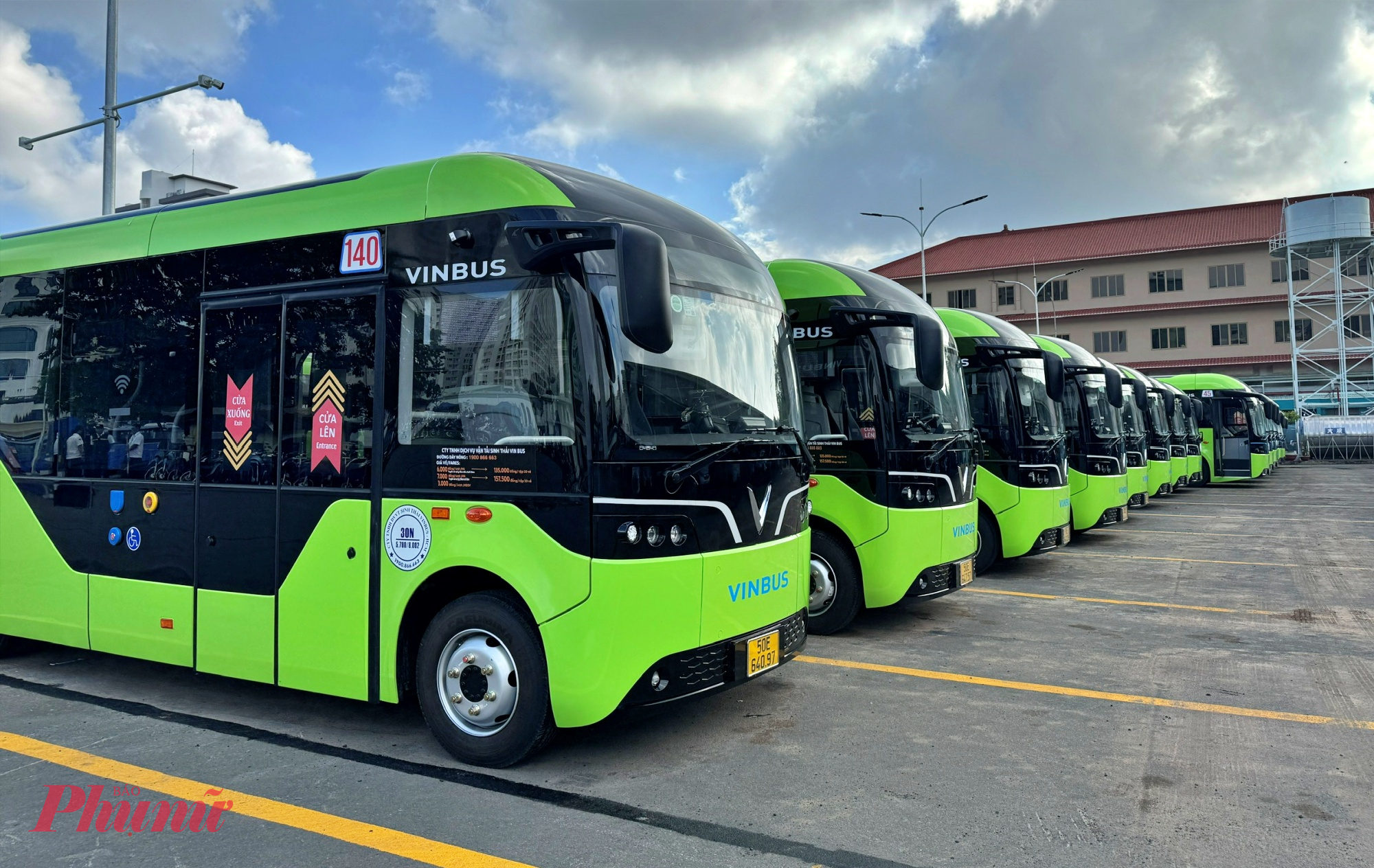 169 xe buýt điện trên 9 tuyến được khai thác từ ngày 1/3