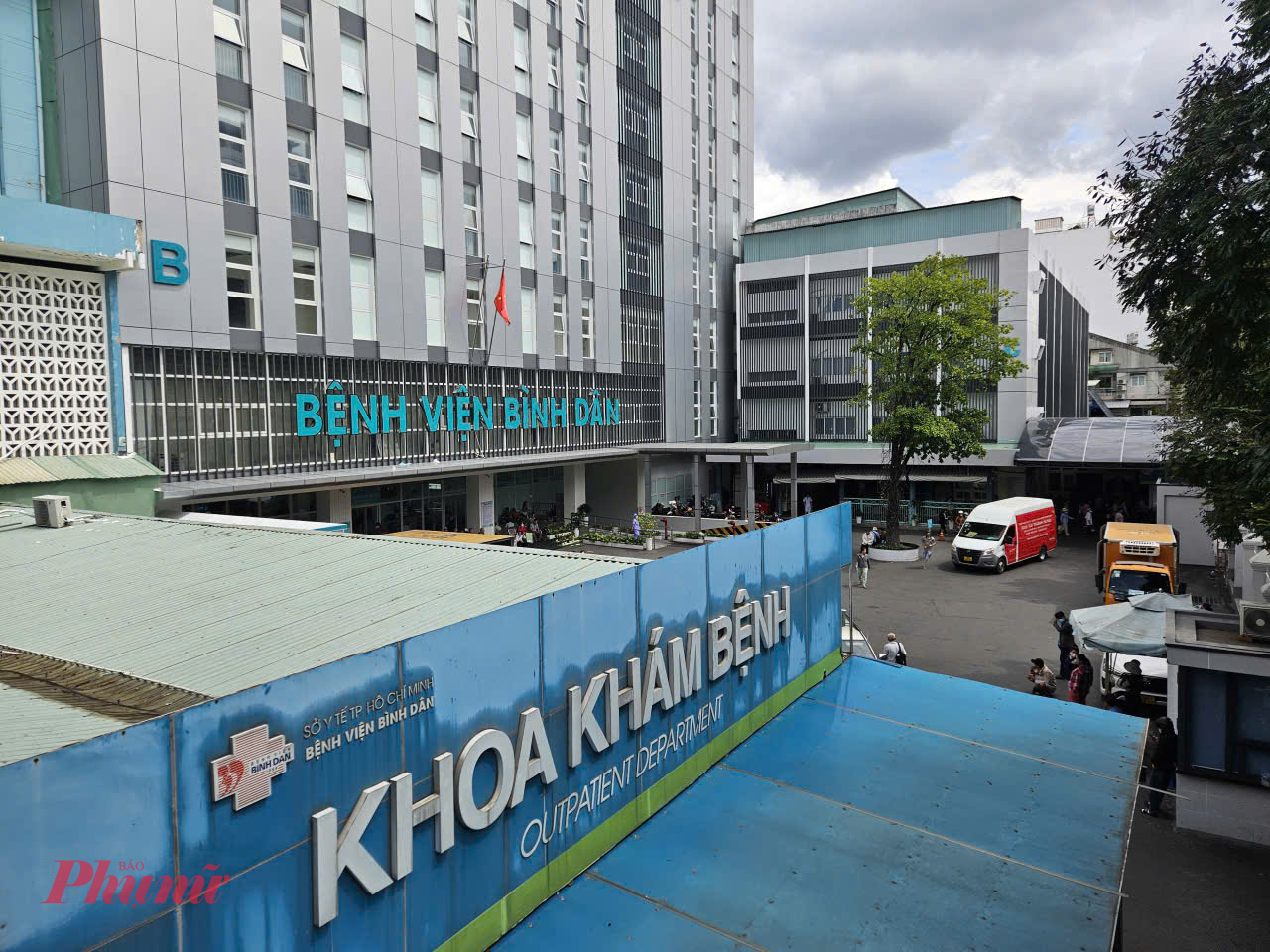 Tòa nhà Trung tâm khang trang, hiện đại tại bệnh viện, ảnh Phạm An