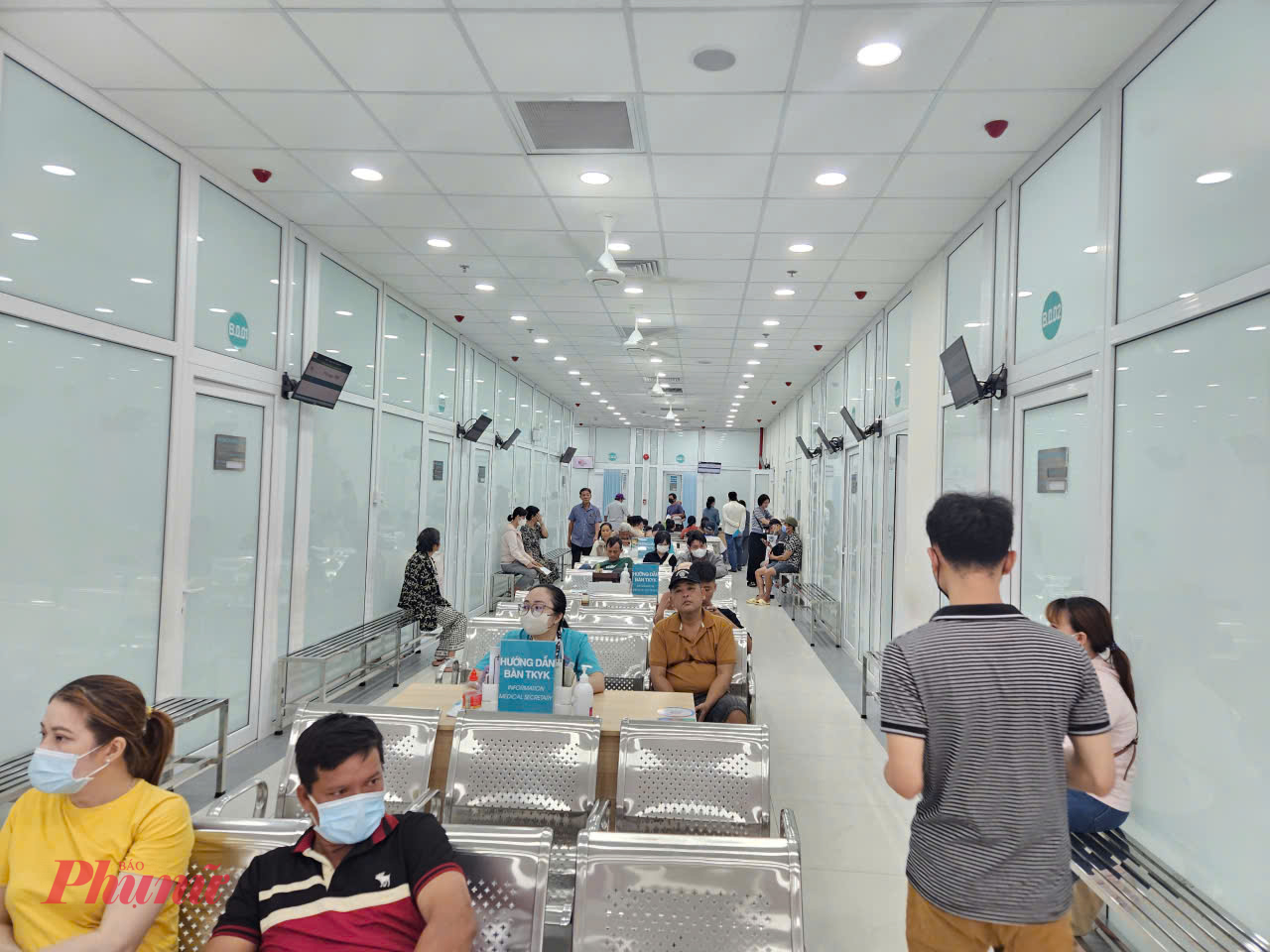 Tòa nhà Trung tâm hiện đại, thân thiện, đáp ứng tốt hơn nhu cầu khám chữa bệnh của người dân, ảnh Phạm An