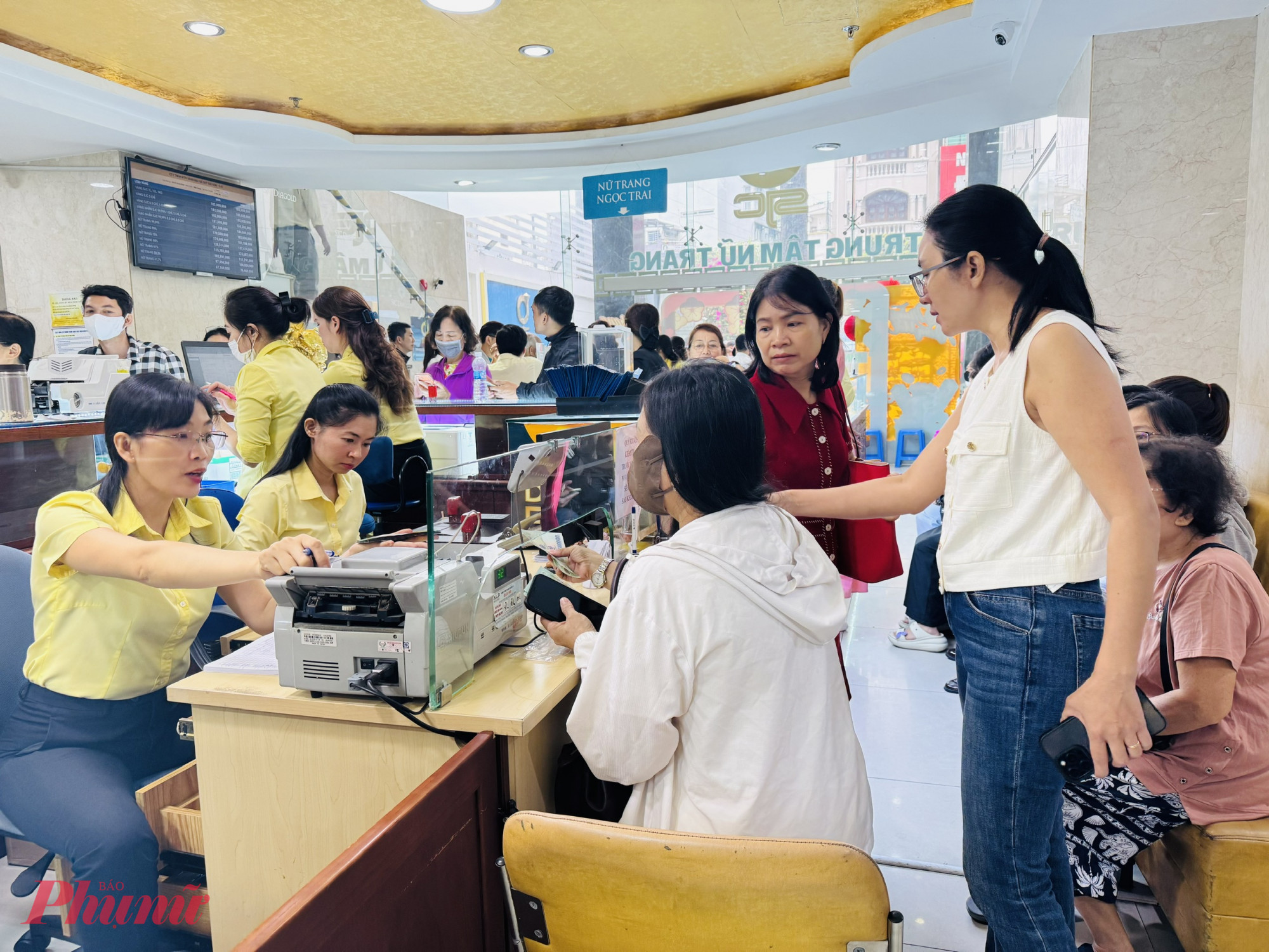 Giá vàng trong nước bất ngờ tăng 3 triệu đồng/lượng - Ảnh: Thanh Hoa