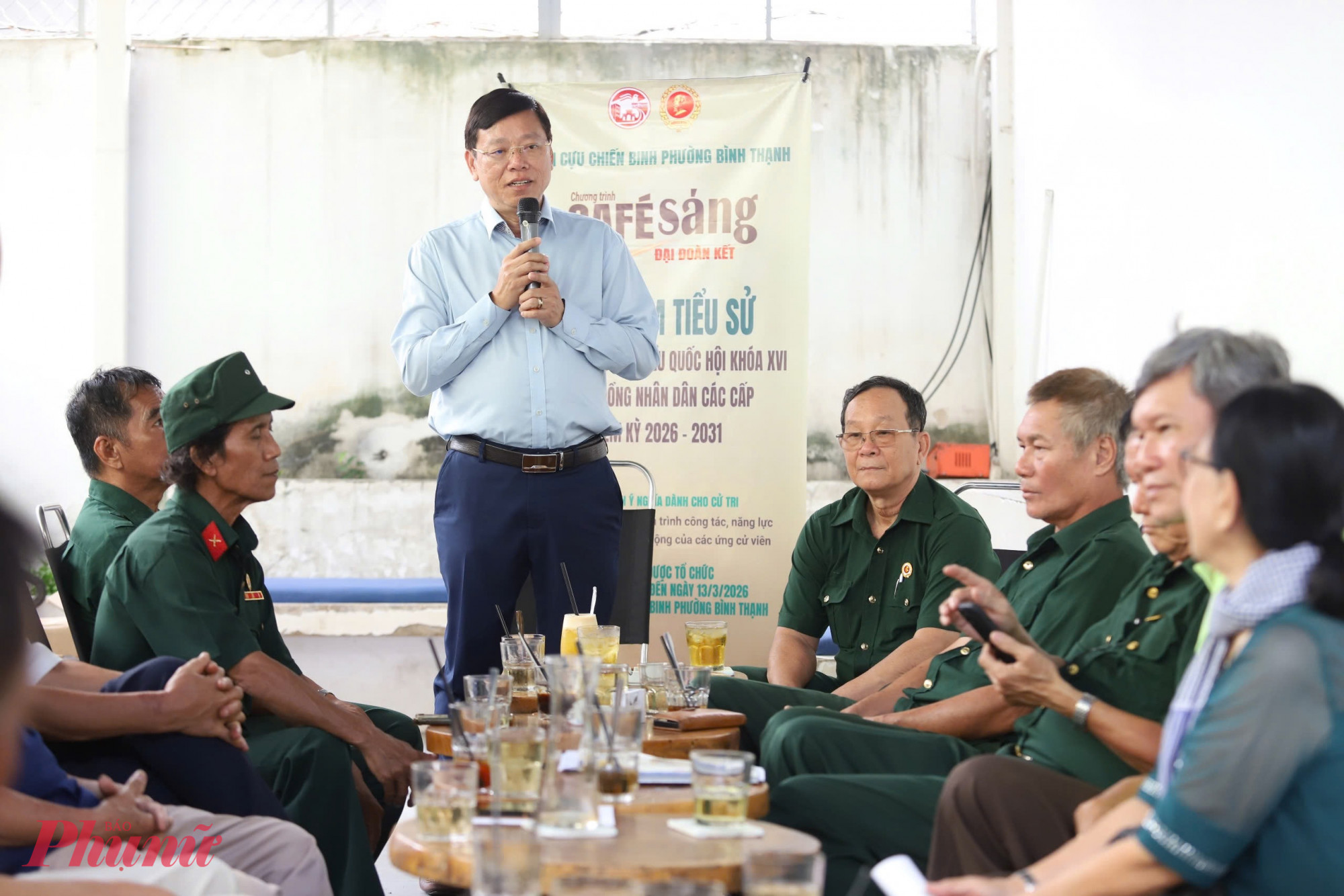 Ông Vũ Ngọc Tuất, Bí thư Đảng ủy - Chủ tịch HĐND phường Bình Thạnh tham dự buổi mạn đàm - Ảnh: Thanh Tâm