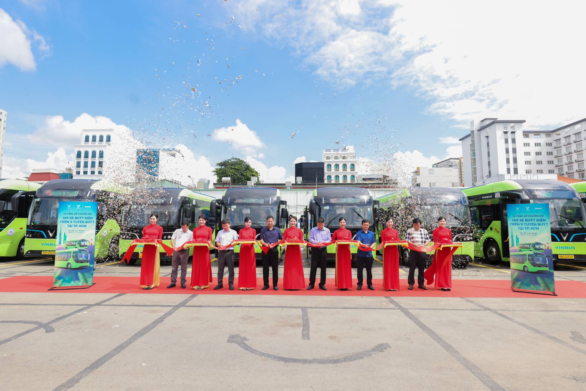 VinBus chính thức vận hành 9 tuyến buýt điện mới tại TPHCM - Ảnh: VinBus