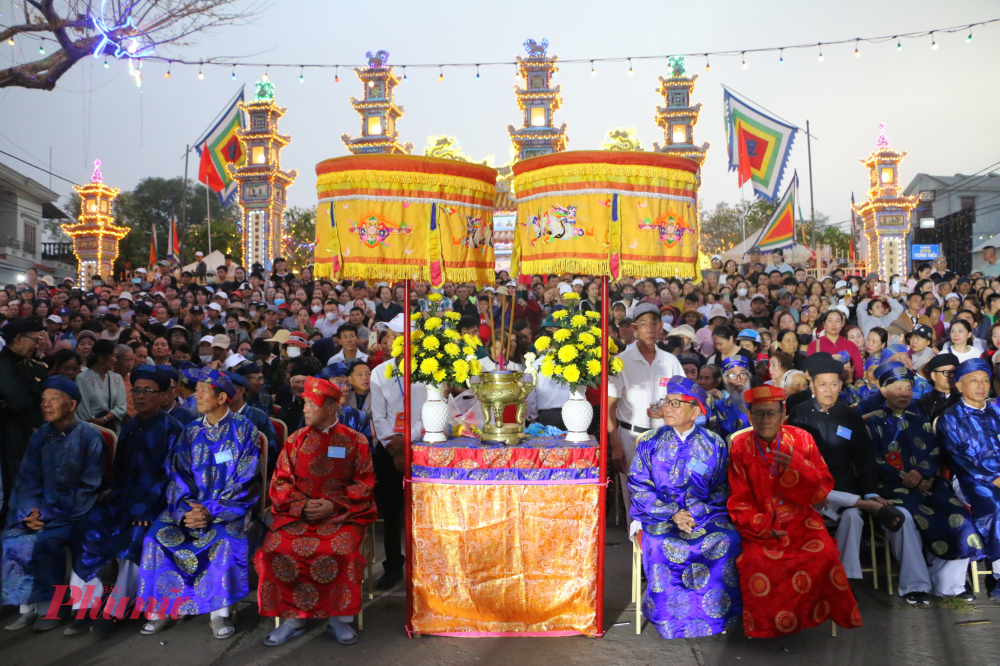 để tỏ lòng nhớ ơn công đức Tiền nhân vị khai canh của Làng là Ngài Trương Qúy Công tức Ông Trương Thiều, người công dân đầu tiên và vị tôn sư xử Sỷ Hoàng đại Lang  một văn nhân nổi tiếng của làng được làng tôn vinh là vị khai khẩn. 
