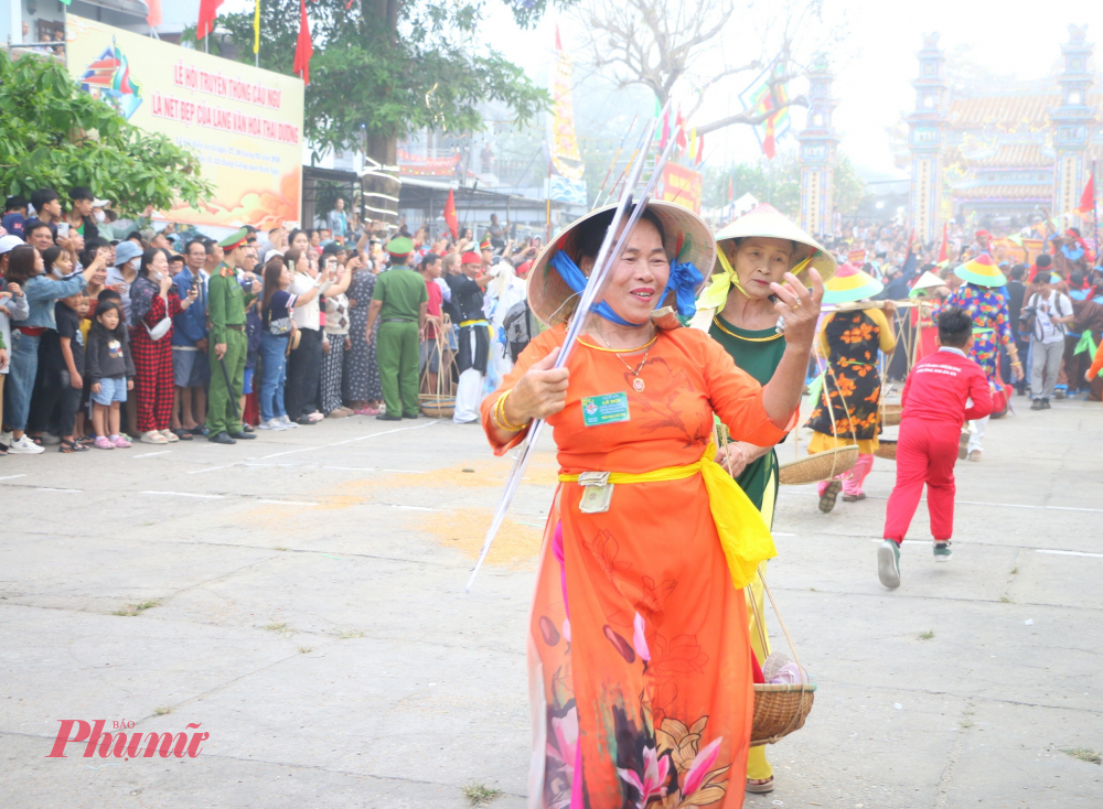 Lễ hội Cầu Ngư nơi đây được tổ chức nhằm tưởng nhớ công đức các bậc tiền nhân khai canh, khai nghề, đồng thời cầu cho mưa thuận gió hòa, biển lặng sóng yên, ngư dân ra khơi bình an, tôm cá đầy khoang.
