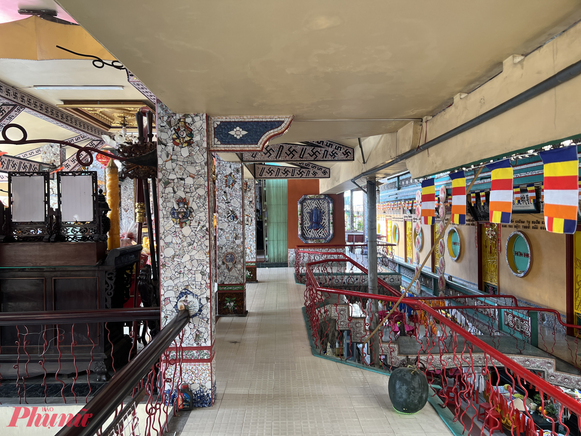 Diện mạo độc đáo của chùa hôm nay là kết quả của cuộc đại trùng tu kéo dài hơn bốn thập niên (1961–2004) dưới sự dẫn dắt của Hòa thượng Thích Từ Bạch và Thượng tọa Thích Hiển Đức. Chính giai đoạn này đã định hình nên một công trình tôn giáo mang đậm dấu ấn nghệ thuật khảm sành sứ hiếm có.