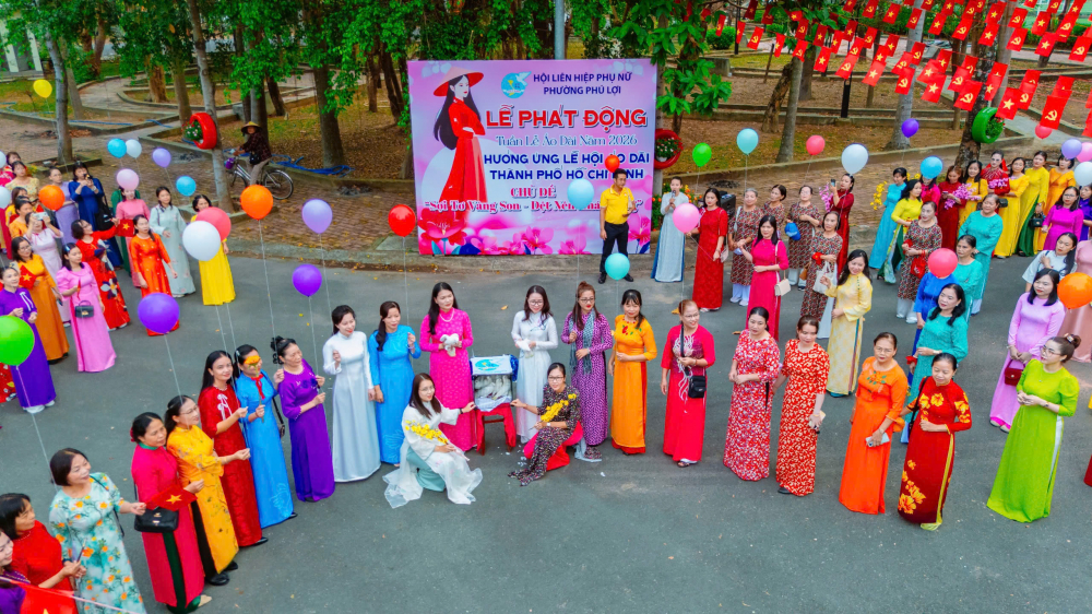 thả 9 chim bồ câu và 116 quả bóng bay, tượng trưng cho 116 năm Ngày Quốc tế Phụ nữ, gửi gắm thông điệp về hòa bình, đoàn kết và khát vọng vươn lên của phụ nữ trong thời đại mới.