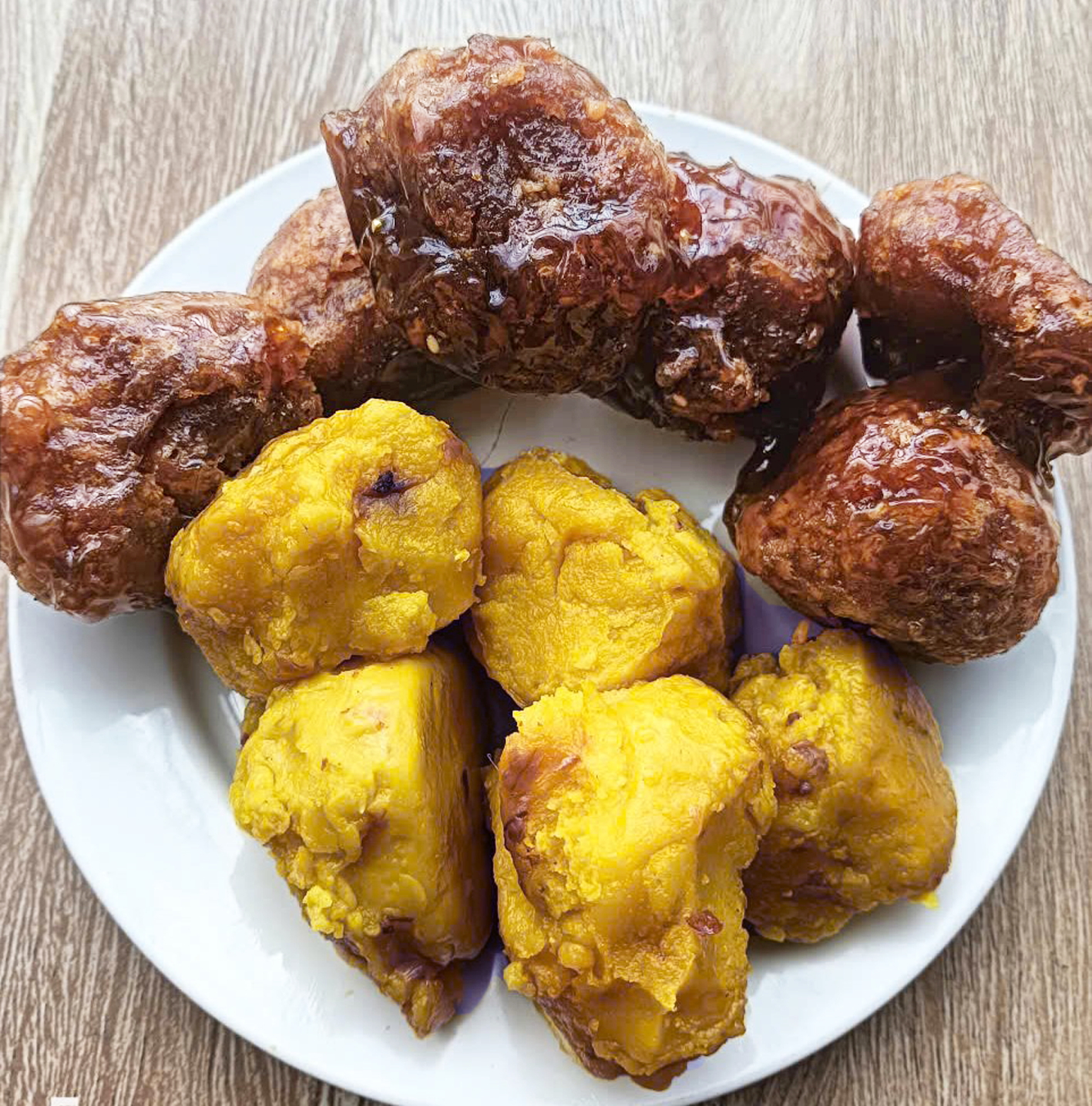 Bánh nghệ chợ quê - Ảnh do tác giả cung cấp