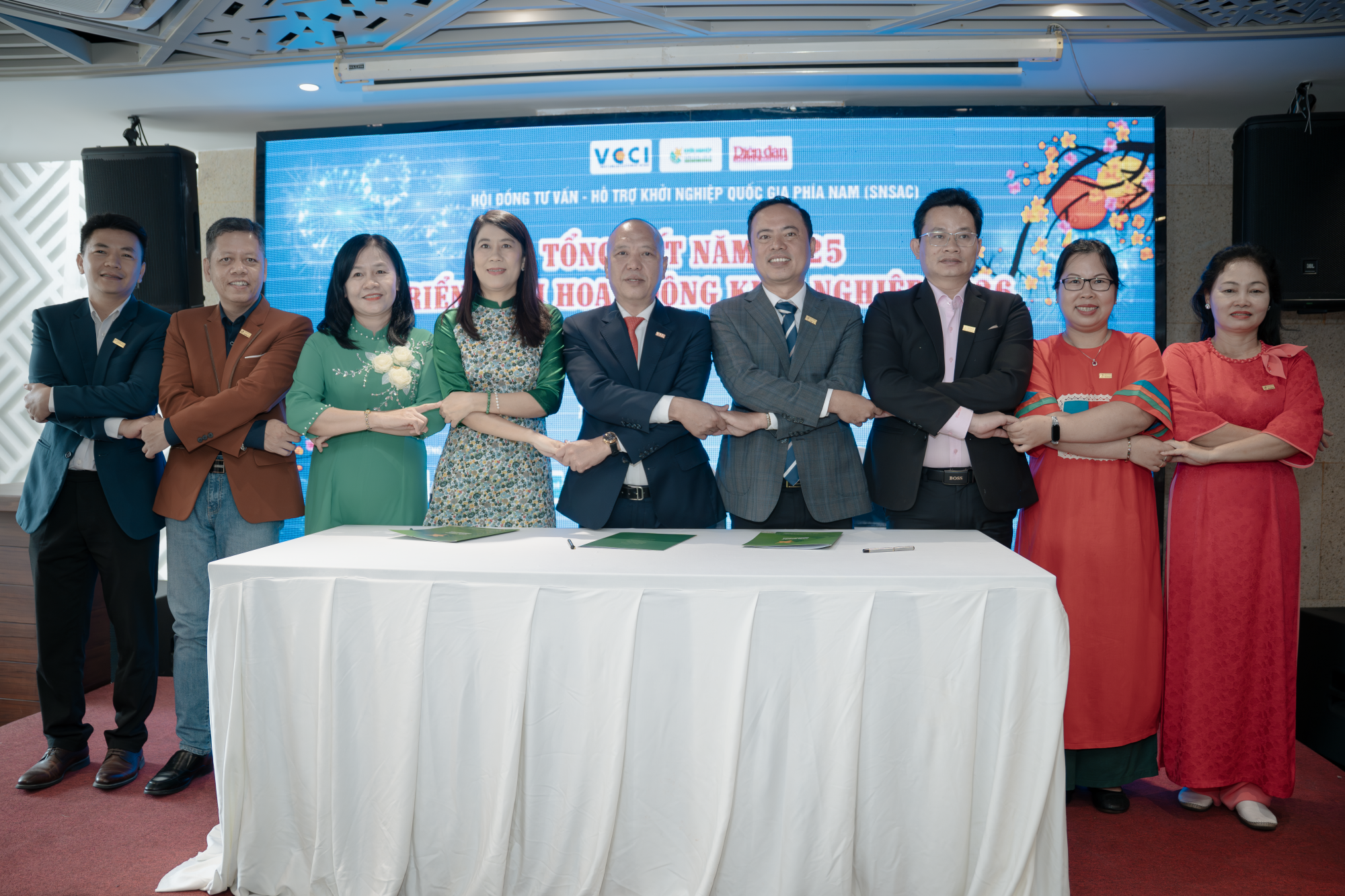 Hội đồng Tư vấn hỗ trợ Khởi nghiệp Quốc gia phía Nam ký kết với nhà tài trợ cho các hoạt động khởi nghiệp năm 2026 - Ảnh: BTC