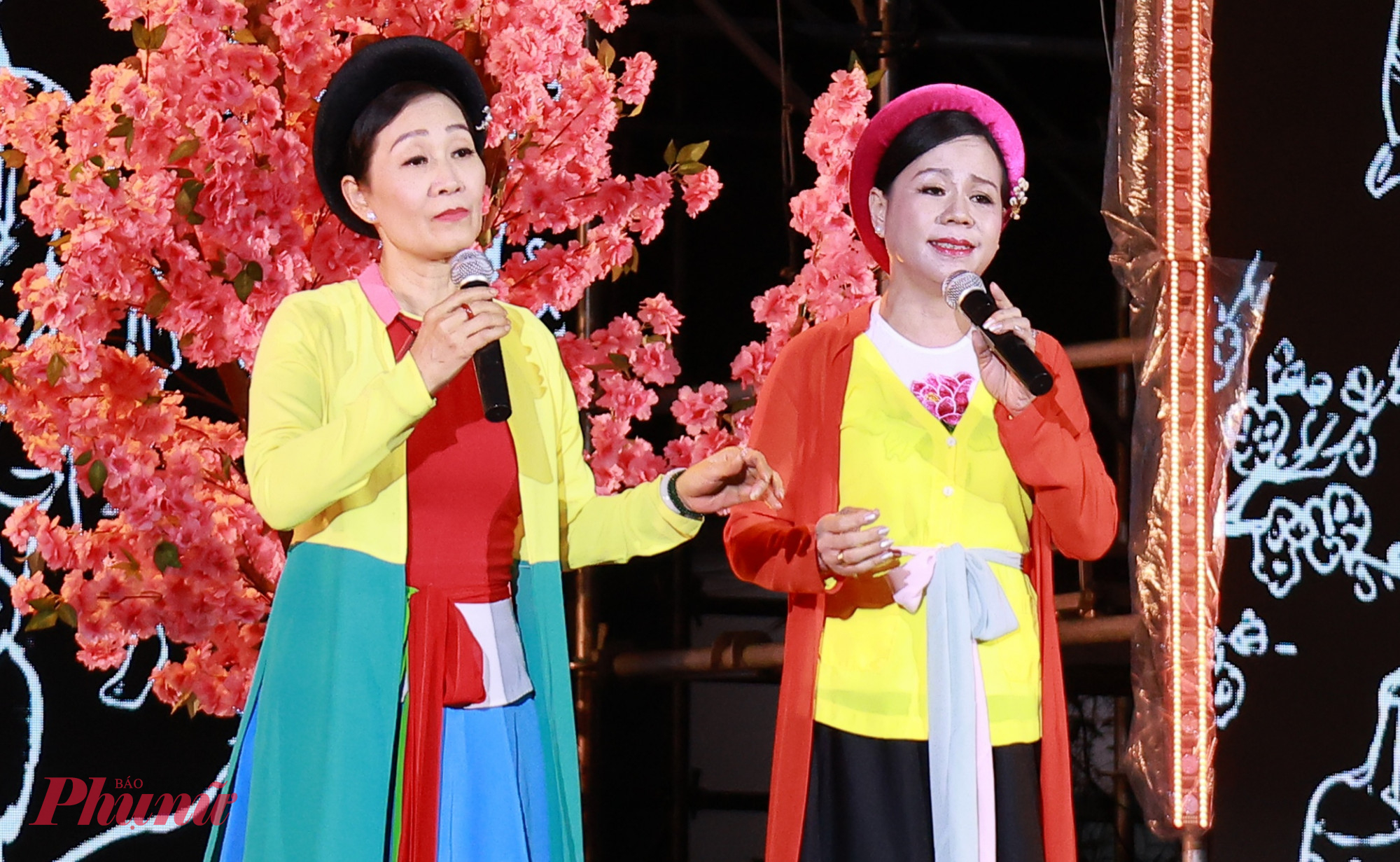 Nghệ sĩ Đài Trang và Kim Luyên trình bày trích đoạn Trao duyên kinh điển 