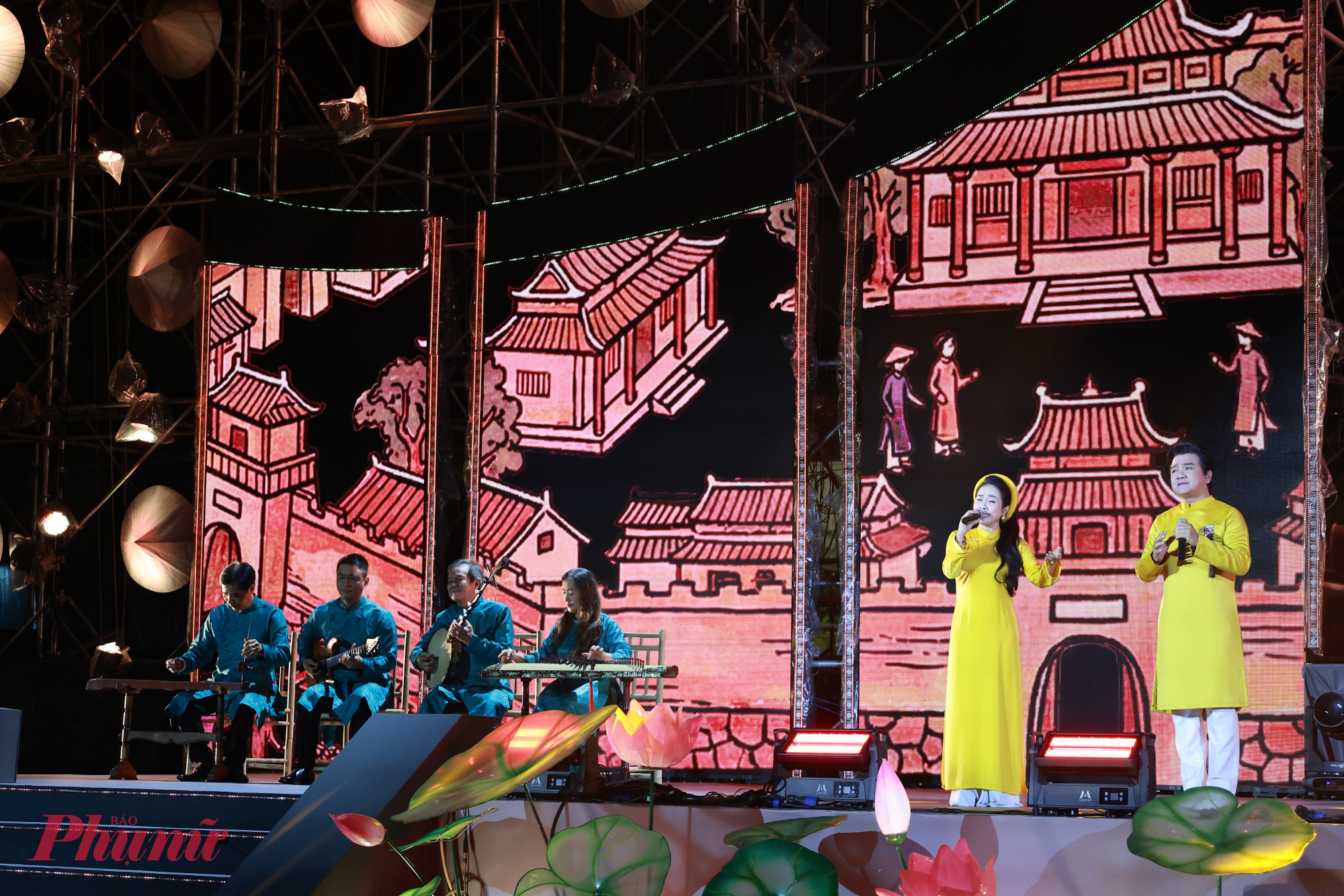 Tiết mục Hồn đất phương Nam sử dụng các tác phẩm thơ: Ngưu tân ngư địch, Hoa Phong cổ lũy, Gia Định kim thành của Trịnh Hoài Đức