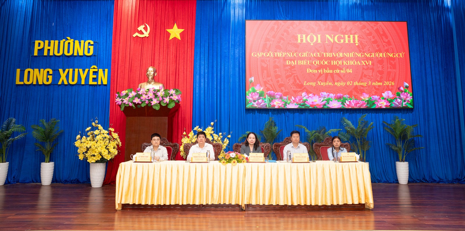 Các ứng cử viên đại biểu Quốc hội khóa XVI tiếp xúc cử tri tại điểm bầu cử số 2 - Ảnh Báo An Giang