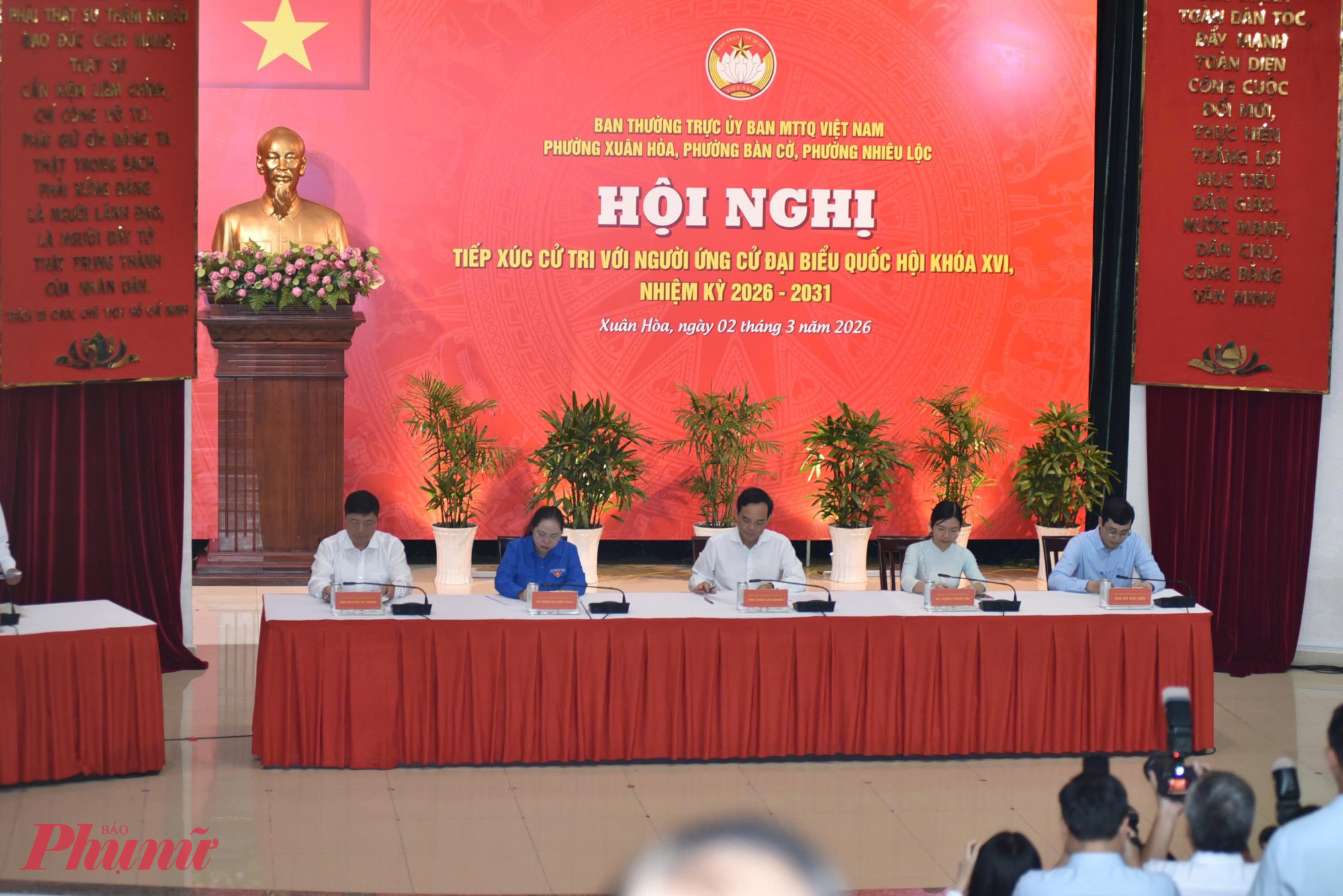 Hội nghị tiếp xúc cử tri của người ứng cử đại biểu Quốc hội tại đơn vị bầu cử số 6 TPHCM - Ảnh: Thanh Tâm