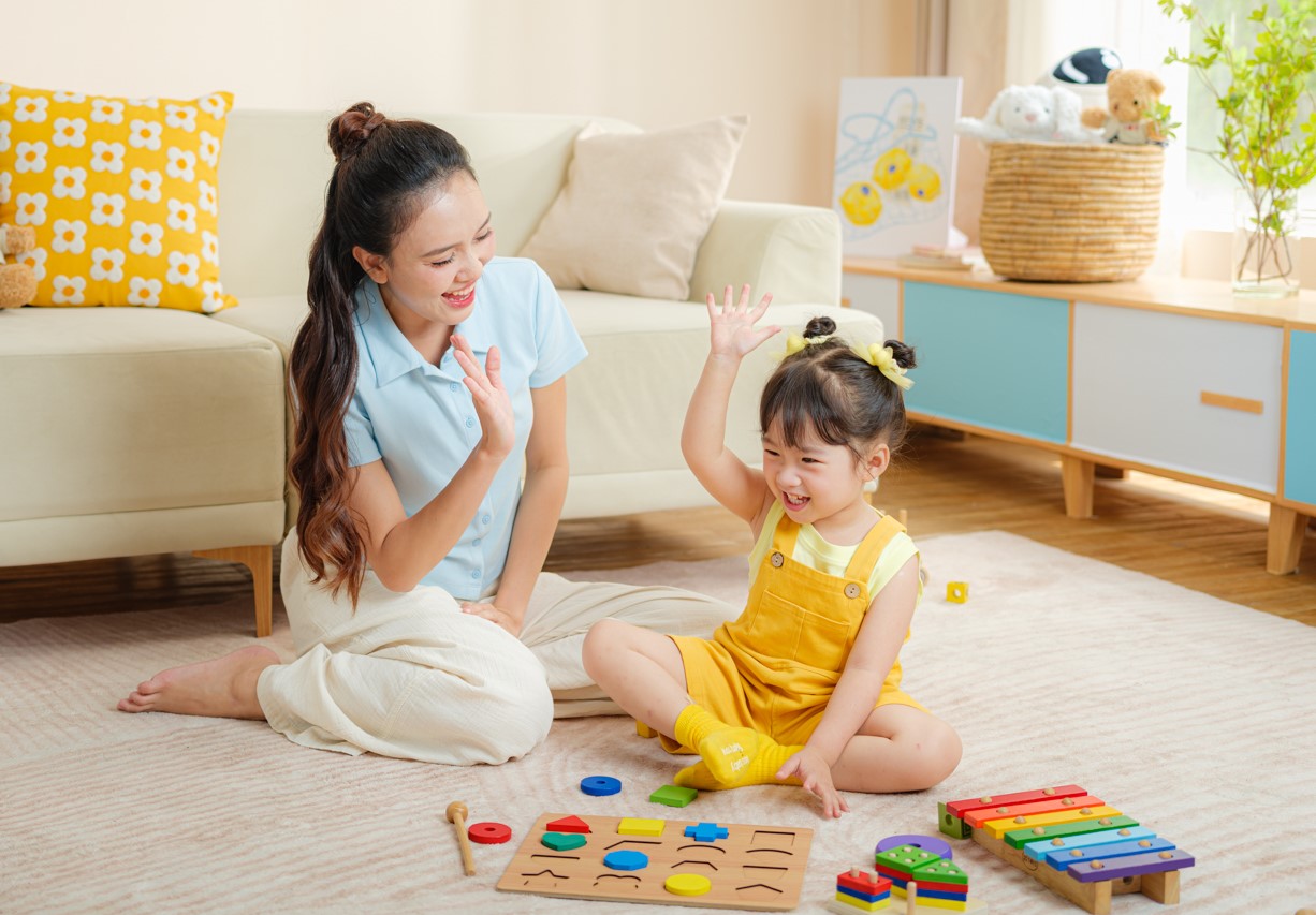 Bổ sung 5 loại HMO hàm lượng cao (2.5g/L) mang lại lợi ích hỗ trợ trẻ phát triển khỏe mạnh - Ảnh: Abbott