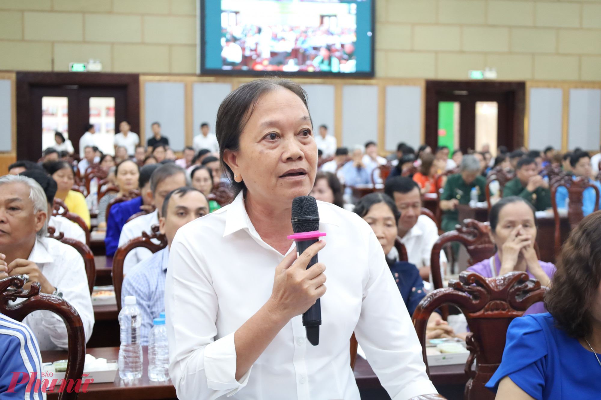 Đại diện cử tri nêu kiến nghị về chống ngập, phát triển hạ tầng và cải thiện môi trường sống - Ảnh: Thanh Tâm