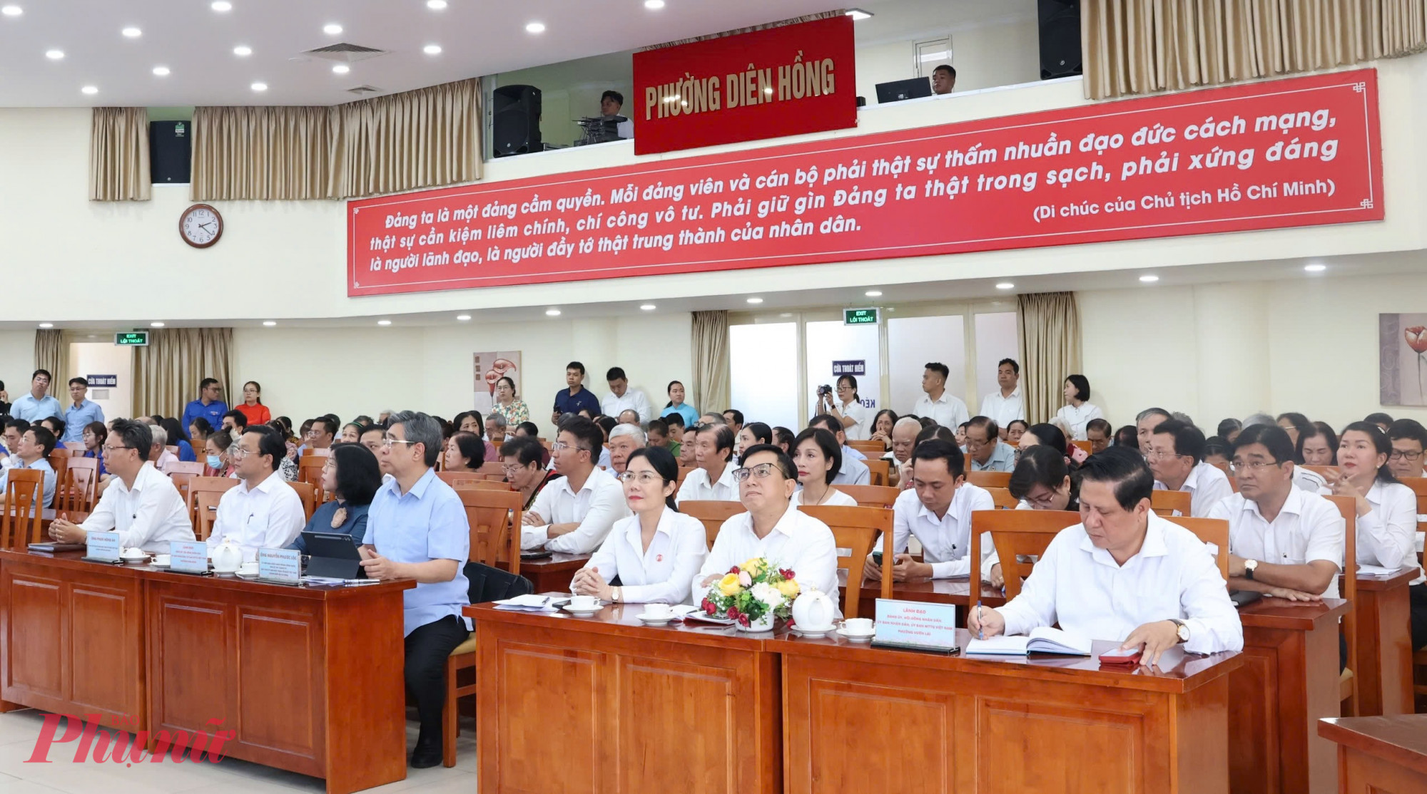 Cử tri 3 phường Diên Hồng, Hòa Hưng, Vườn Lài tham dự buổi tiếp xúc cử tri - Ảnh: Thanh Tâm