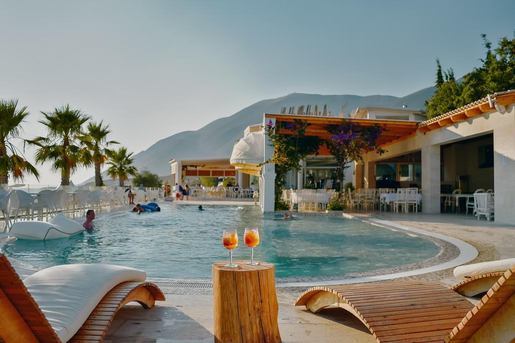 Nhiều khu nghỉ dưỡng thiết kế thực đơn đồ uống không cồn phù hợp với xu hướng du lịch mới của giới trẻ - Ảnh minh họa: canva