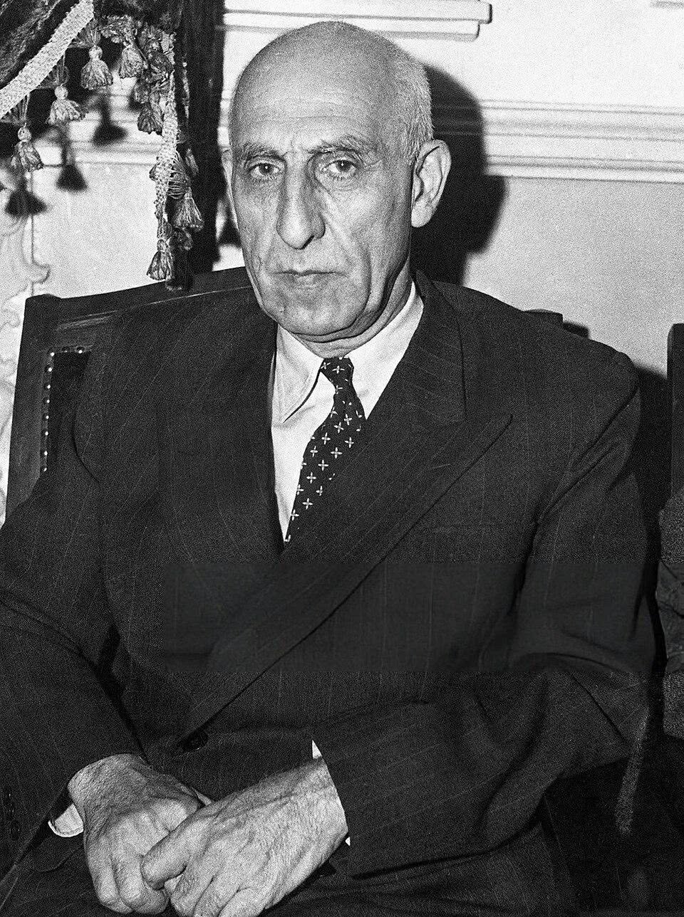 Mỹ - Iran: Hành trình từ đồng minh đến kẻ thù Thủ tướng Iran Mohammad Mossadegh – người lãnh đạo phong trào quốc hữu hóa dầu mỏ Iran năm 1951. Ảnh: Wikipedia