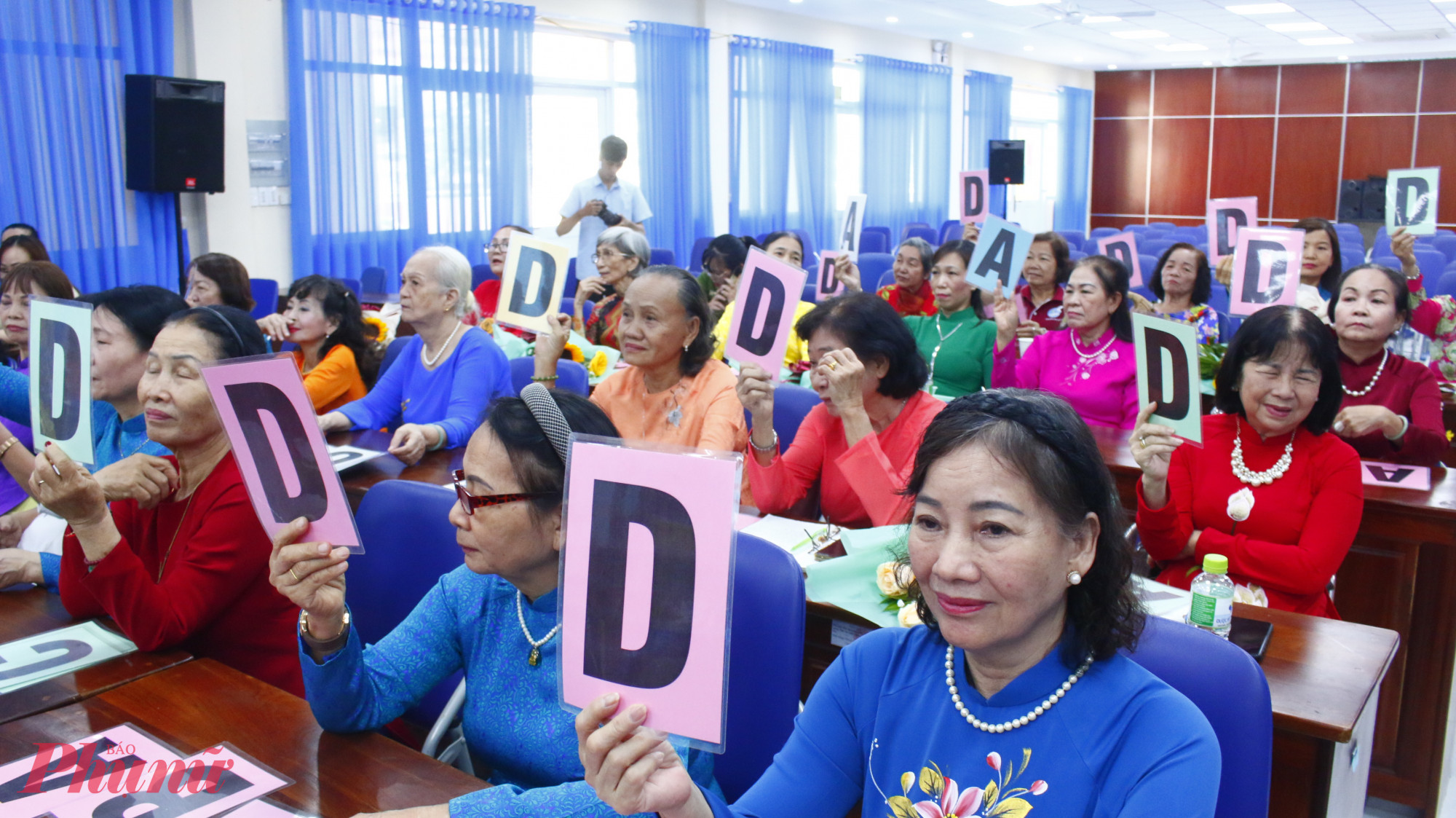 Hội LHPN phường còn tổ chức hội thi “Rung chuông vàng” tìm hiểu về áo dài với chủ đề “Áo dài theo dòng thời gian”. Bên cạnh đó là hội thi tìm hiểu về bầu cử với chủ đề “Phụ nữ hướng về ngày hội non sông”, 