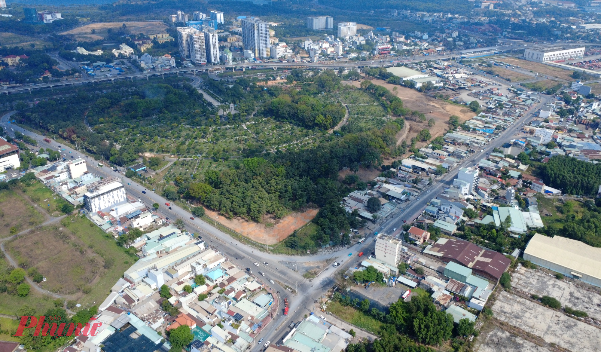 Dự án mở rộng đường Hoàng Hữu Nam do Ban Quản lý dự án đầu tư xây dựng khu vực TP Thủ Đức làm chủ đầu tư, triển khai trên đoạn dài khoảng 1,7km (từ Bến xe Miền Đông mới đến nút giao Xa lộ Hà Nội).