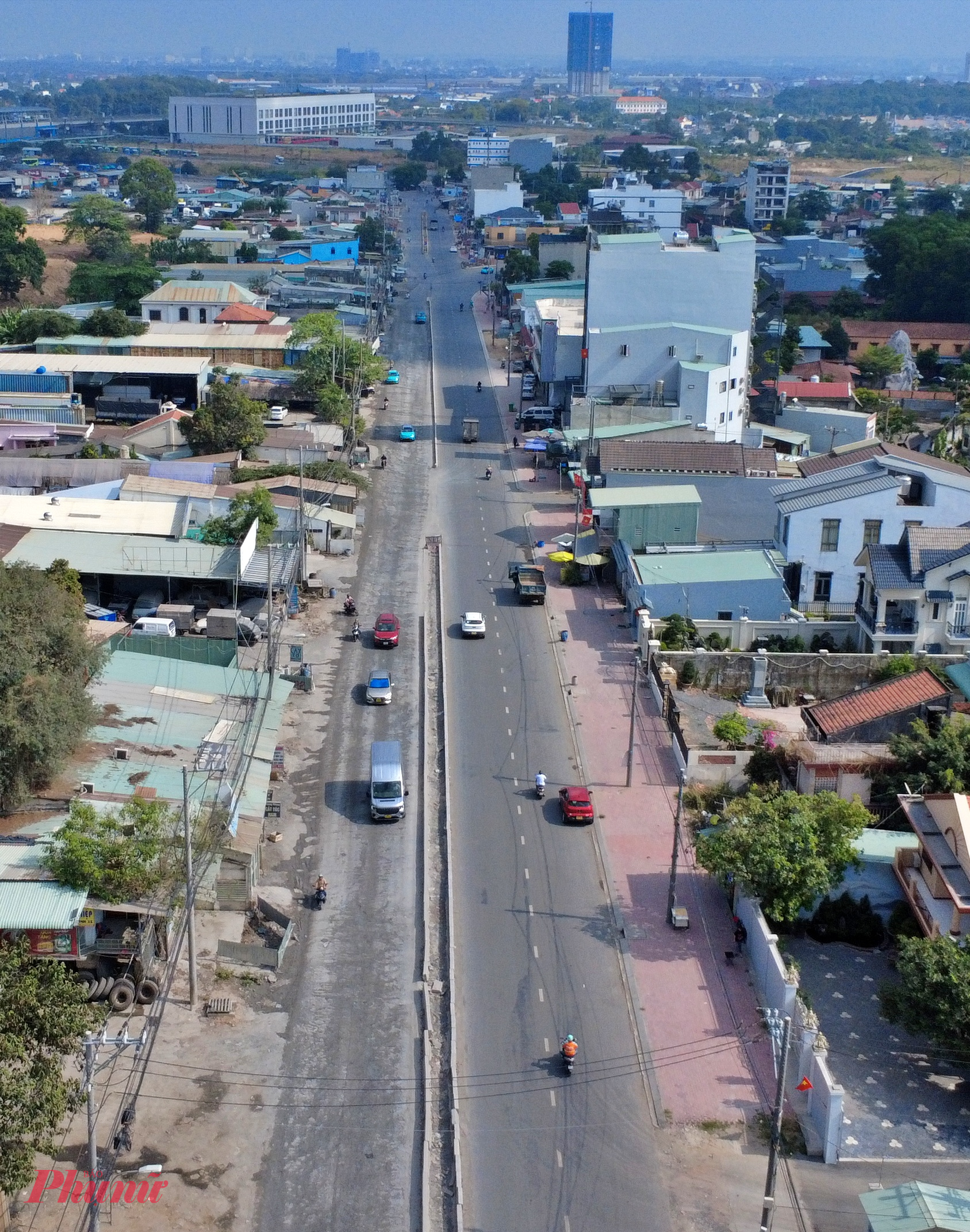 Đây là tuyến đường có vai trò đặc biệt quan trọng, kết nối Bến xe Miền Đông mới, tuyến Metro số 1, Xa lộ Hà Nội, Bệnh viện Ung Bướu TPHCM và Nghĩa trang TPHCM. Do đó, lưu lượng phương tiện qua lại mỗi ngày rất lớn, đặc biệt là xe khách, xe container và người dân ra vào bến xe.