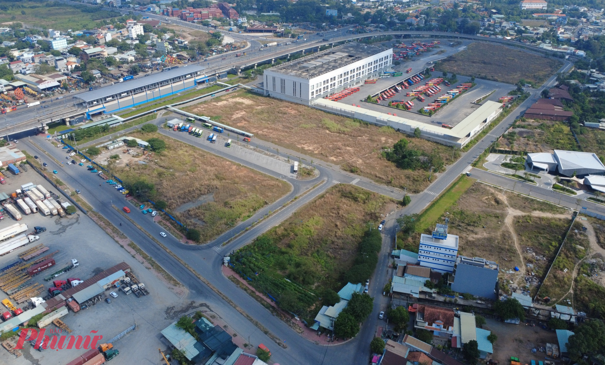 Việc sớm hoàn thiện mở rộng đường Hoàng Hữu Nam có ý nghĩa quan trọng, góp phần gia tăng hành khách đi lại tại Bến xe Miền Đông mới