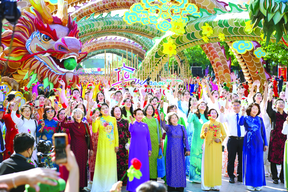 8/3 sẽ có 50.000 người đồng diễn dân vũ và áo dài tại TPHCM, riêng đường đi bộ Nguyễn Huệ khoảng 3.000 người. Ảnh: Thiên Ân
