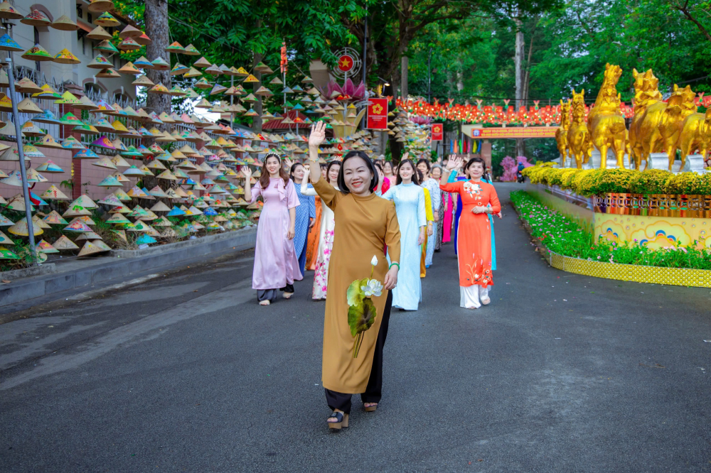Tham dự có bà Nguyễn Thu Cúc - Bí thư Đảng uỷ, Chủ tịch HĐND phường cùng đông đảo cán bộ, hội viên phụ nữ