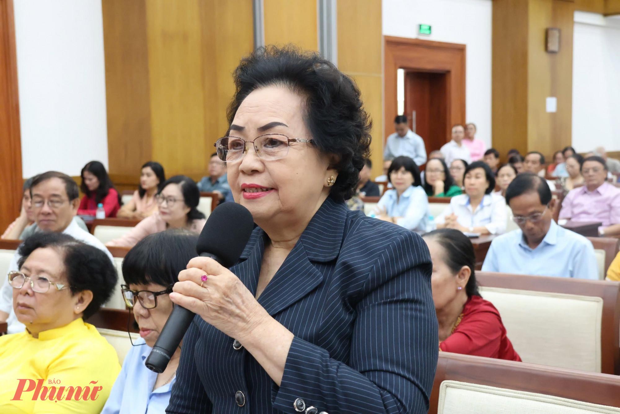 Củ tri phát biểu ý kiến tại buổi tiếp xúc ngày 3/3 - Ảnh: Thanh Tâm