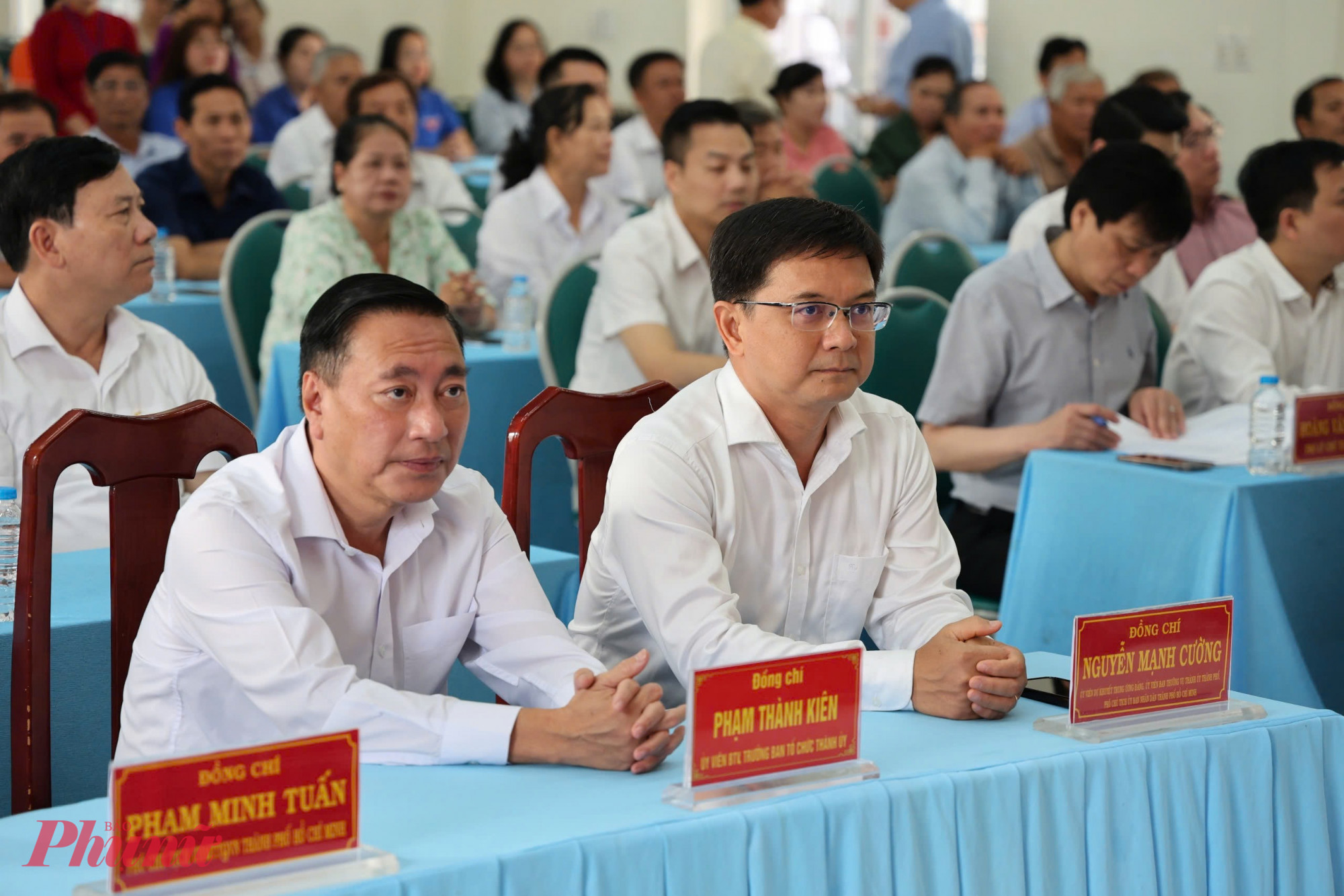 Chủ tịch Quốc hội Trần Thanh Mẫn tiếp xúc cử tri vùng đất thép Củ Chi Lãnh đạo TP.HCM tham dự hội nghị - Ảnh: Thanh Tâm