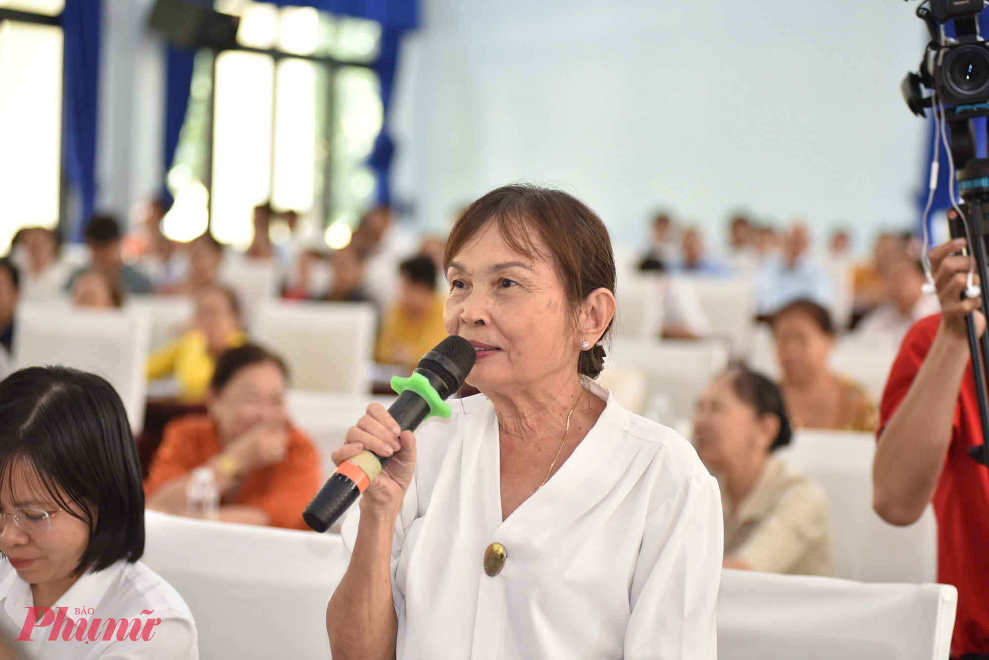 Cử tri xã Tân An Hội phát biểu ý kiến gửi gắm tâm tư nguyện vọng đến các ứng viên Đại biểu Quốc hội - Ảnh: Thanh Tâm