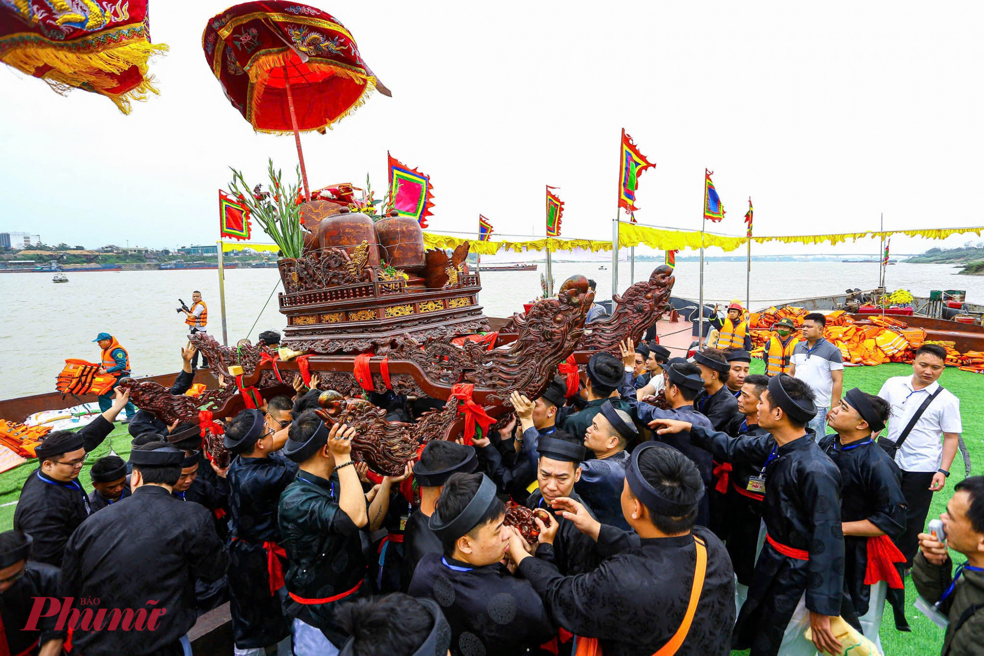 Lễ hội đền Và là dịp để nhân dân các làng thuộc phường Sơn Tây cùng nhân dân thôn Duy Bình (xã Vĩnh Phú) thắt chặt tình đoàn kết, cùng nhau giữ gìn bản sắc văn hóa vùng Đồng bằng châu thổ sông Hồng.