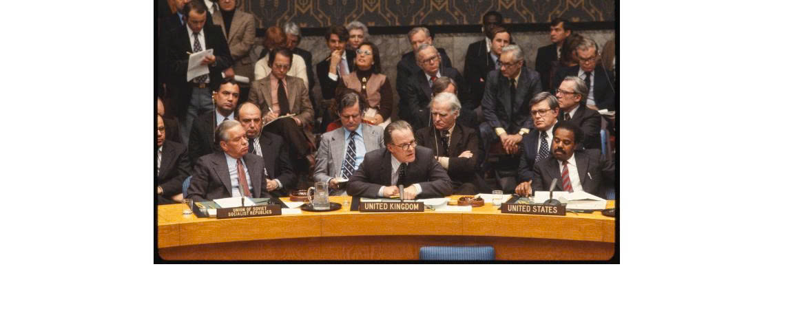 Kỳ 2: Cách mạng Hồi giáo 1979 và cuộc khủng hoảng con tin làm thay đổi quan hệ Mỹ- Iran Hội đồng Bảo an LHP họp khẩn sau cuộc Cách mạng Hồi giáo Iran: Từ trái qua phải là đại diện Liên Xô, Anh và Mỹ. Ảnh: Thư viện Quốc hội Mỹ.