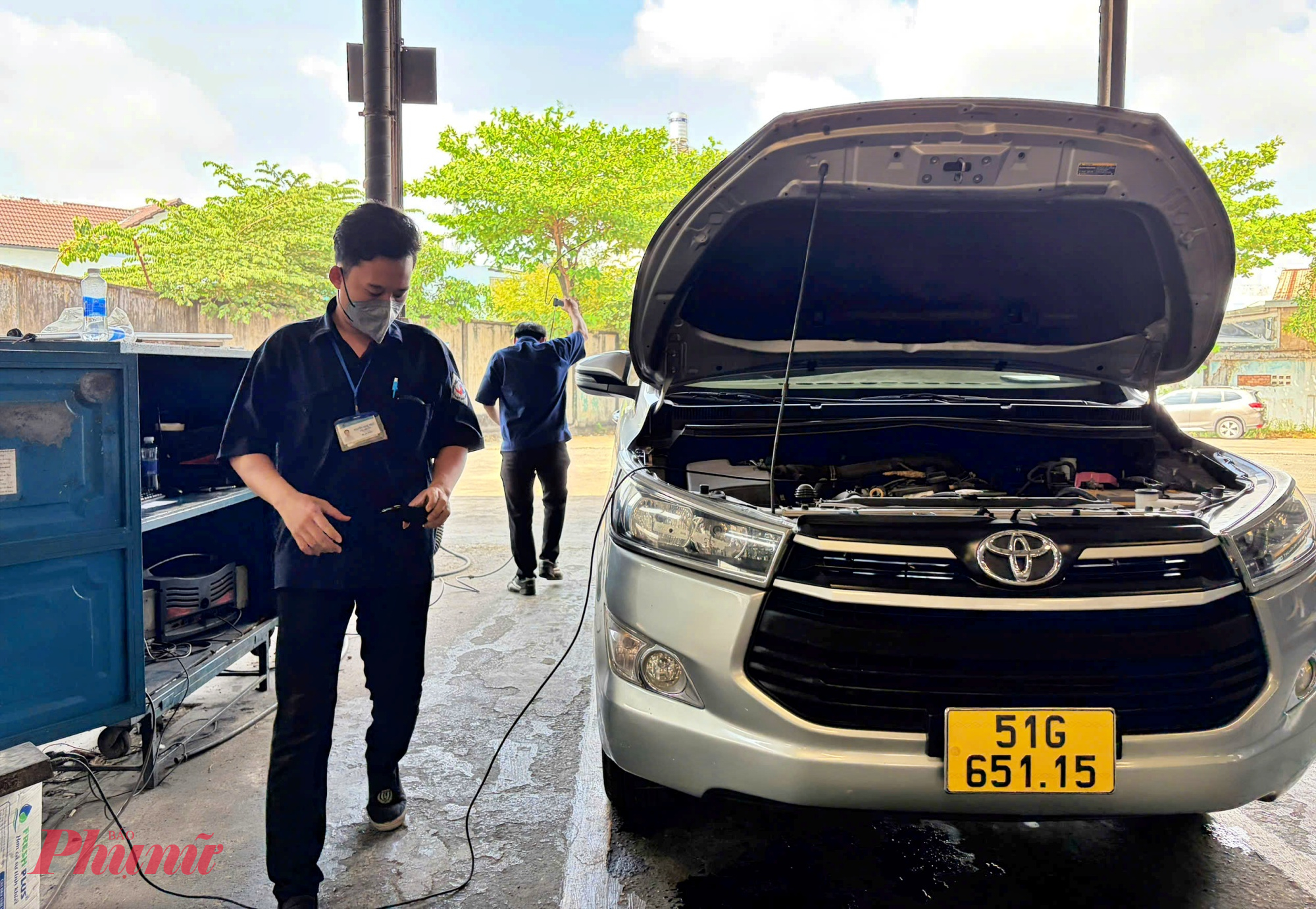 Hiện nhiều ô tô đã đến các trung tâm đăng kiểm ở TPHCM kiểm tra khí thải theo quy định