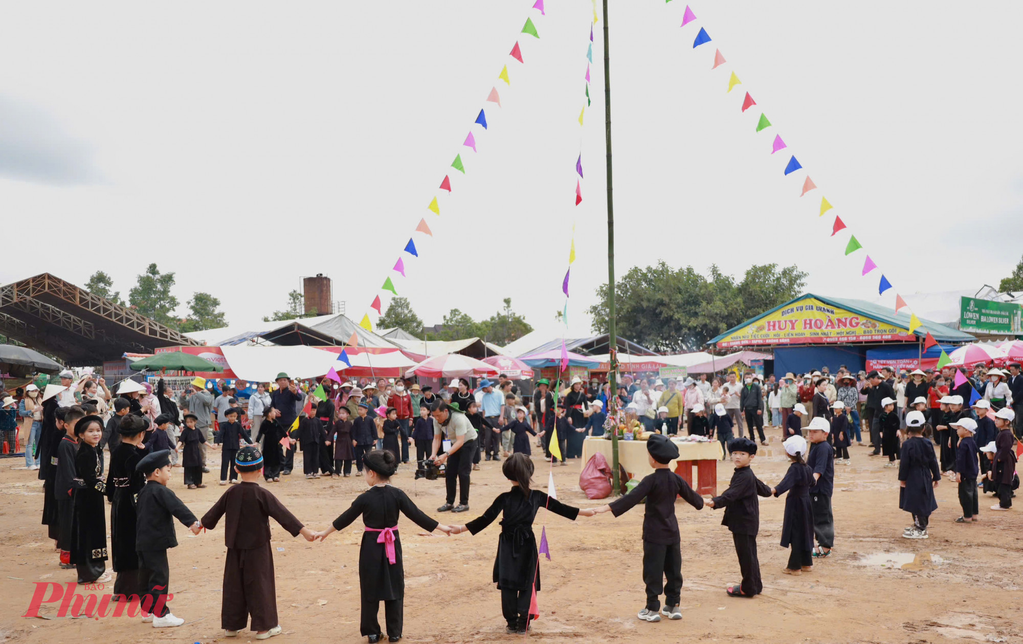 Từ ngày 1-3/3, xã Tam Giang (tỉnh Đắk Lắk) long trọng tổ chức Lễ hội văn hóa dân gian Việt Bắc lần thứ XV, Xuân Bính Ngọ 2026 – sự kiện văn hóa thường niên được người dân mong đợi mỗi độ rằm tháng Giêng về.