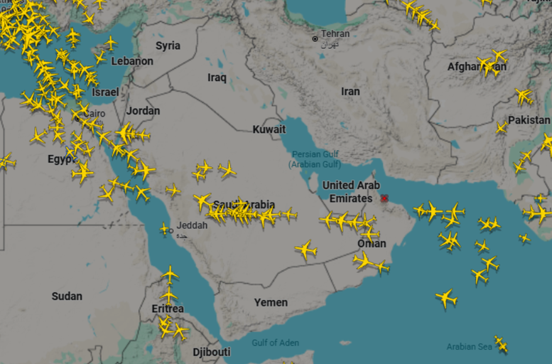 Không phận trên Iran, Iraq, Kuwait và Jordan gần như không có chuyến bay nào - Ảnh: Flightradar24